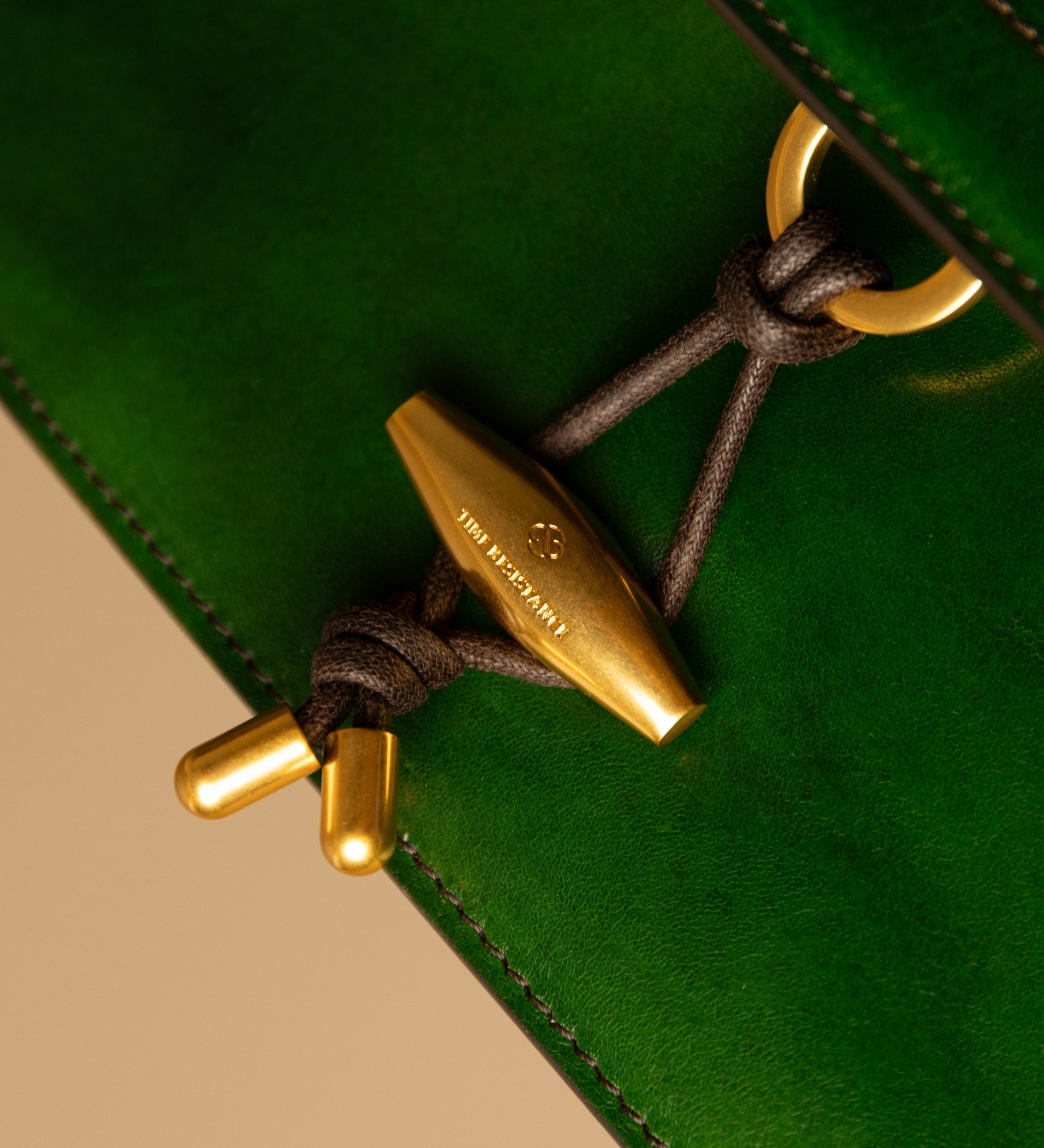 Damska skórzana torebka z klapką - Possession