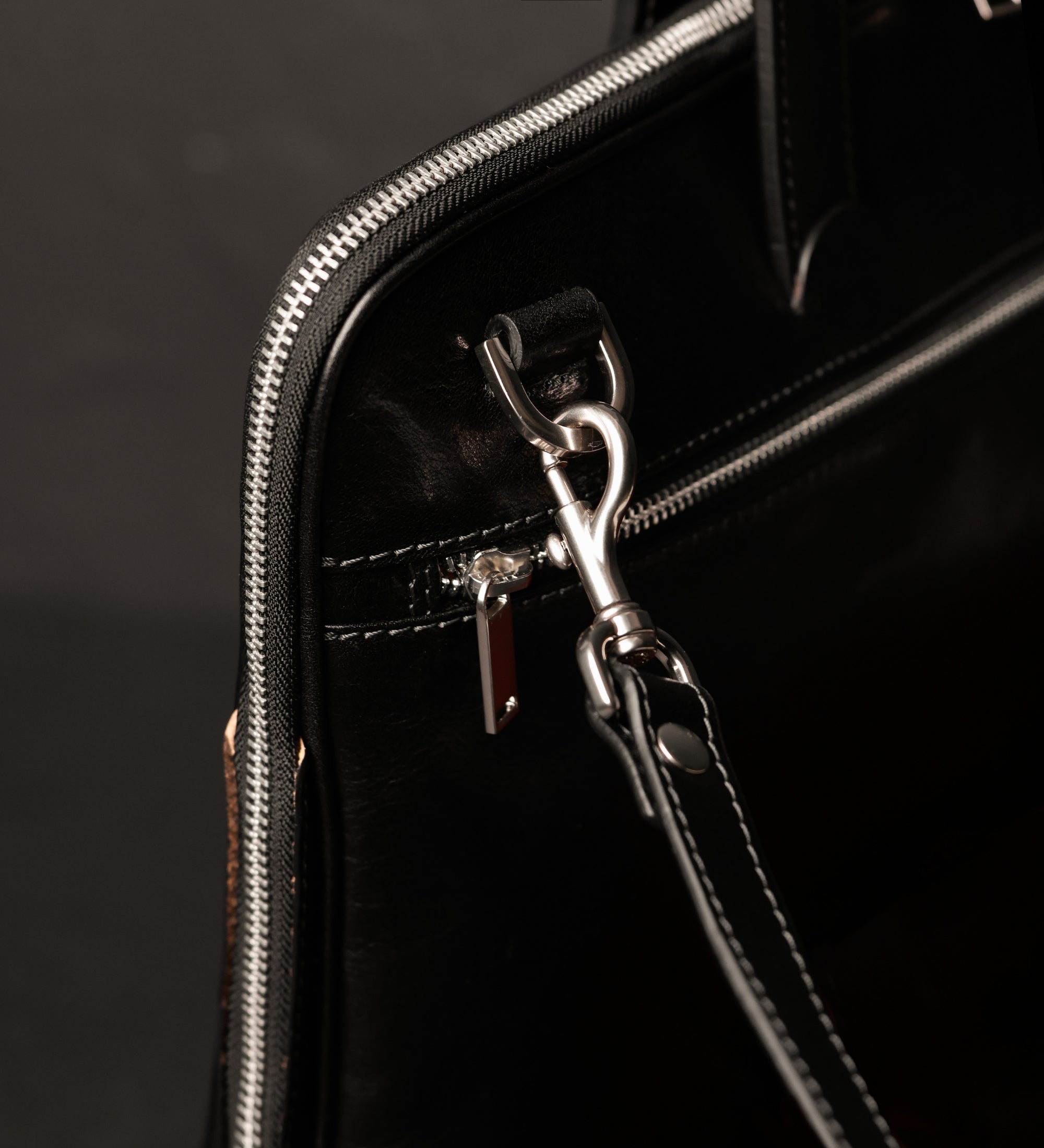 Skórzana teczka na laptopa - Brave New World