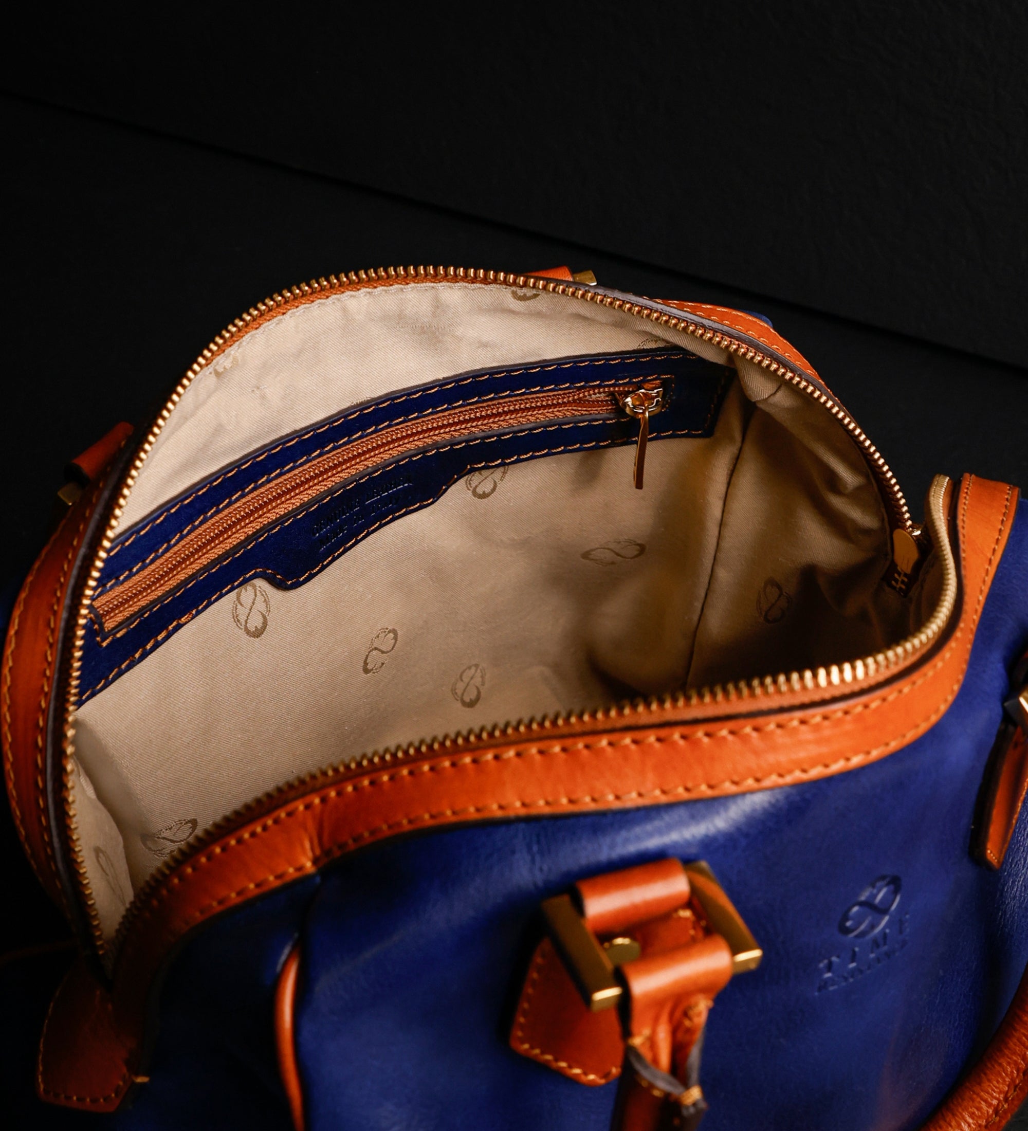 Skórzana torebka damska typu barrel - Little Dorrit