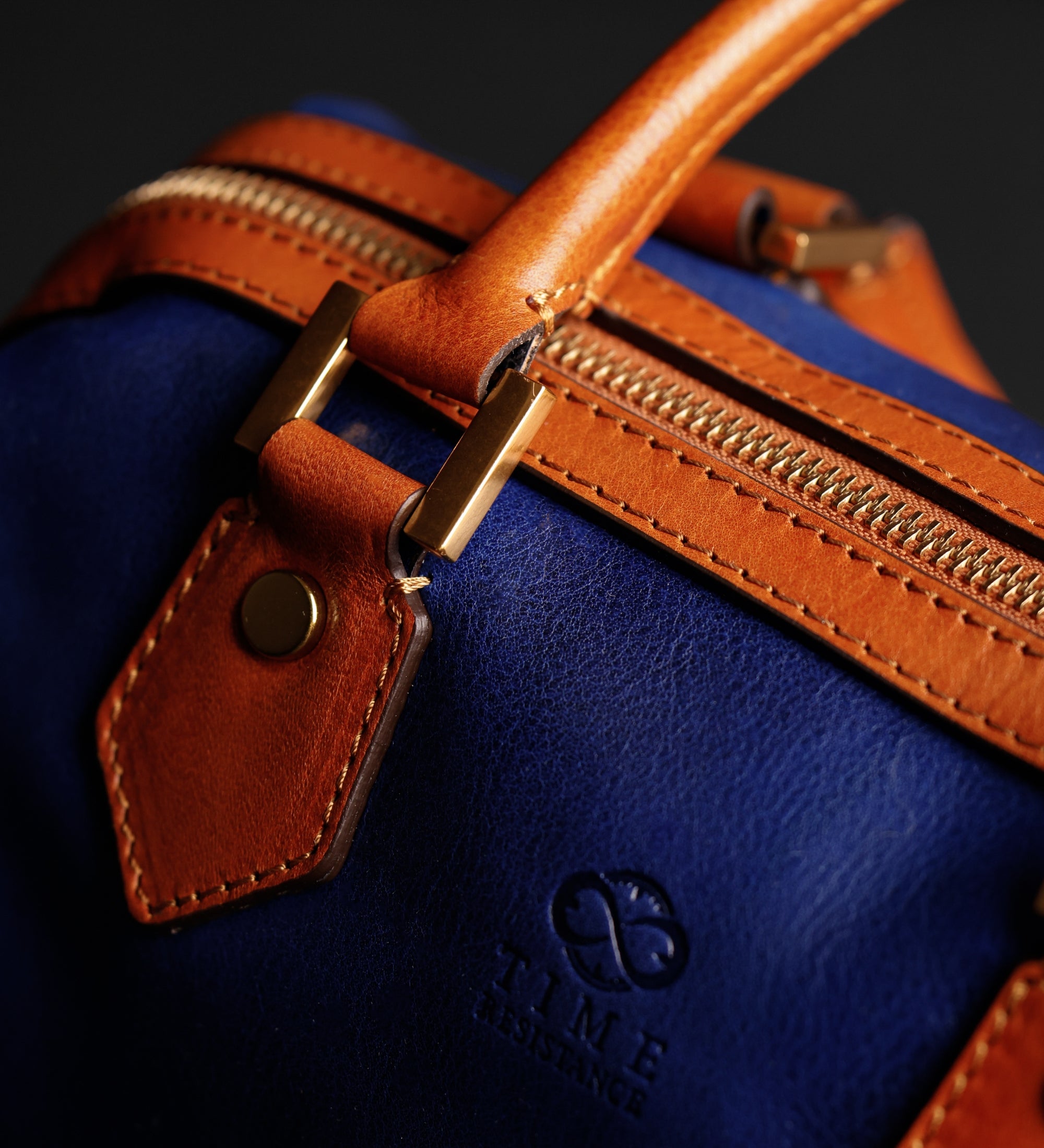 Skórzana torebka damska typu barrel - Little Dorrit