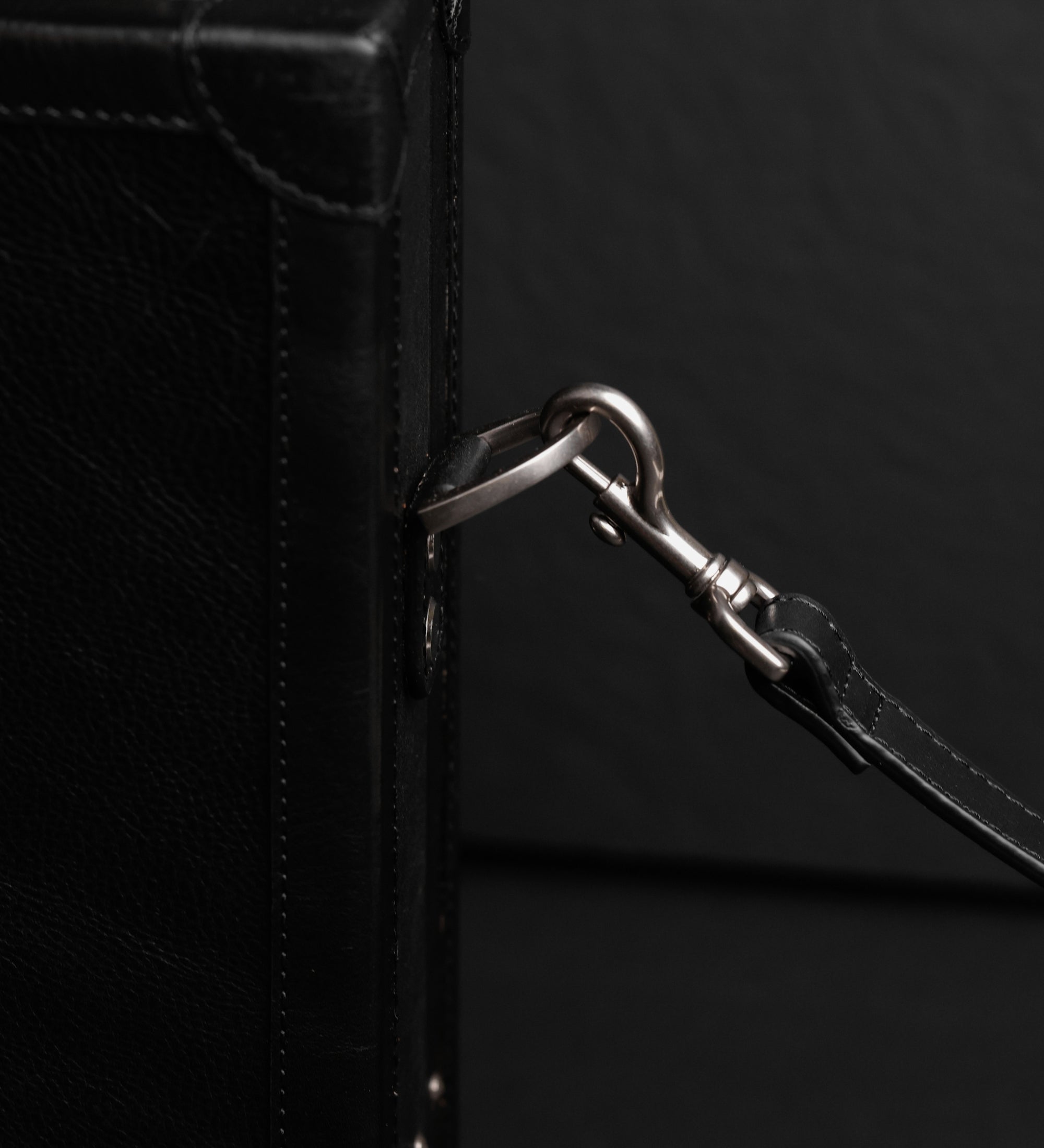 Skórzana teczka dyplomatyczna - A Legacy