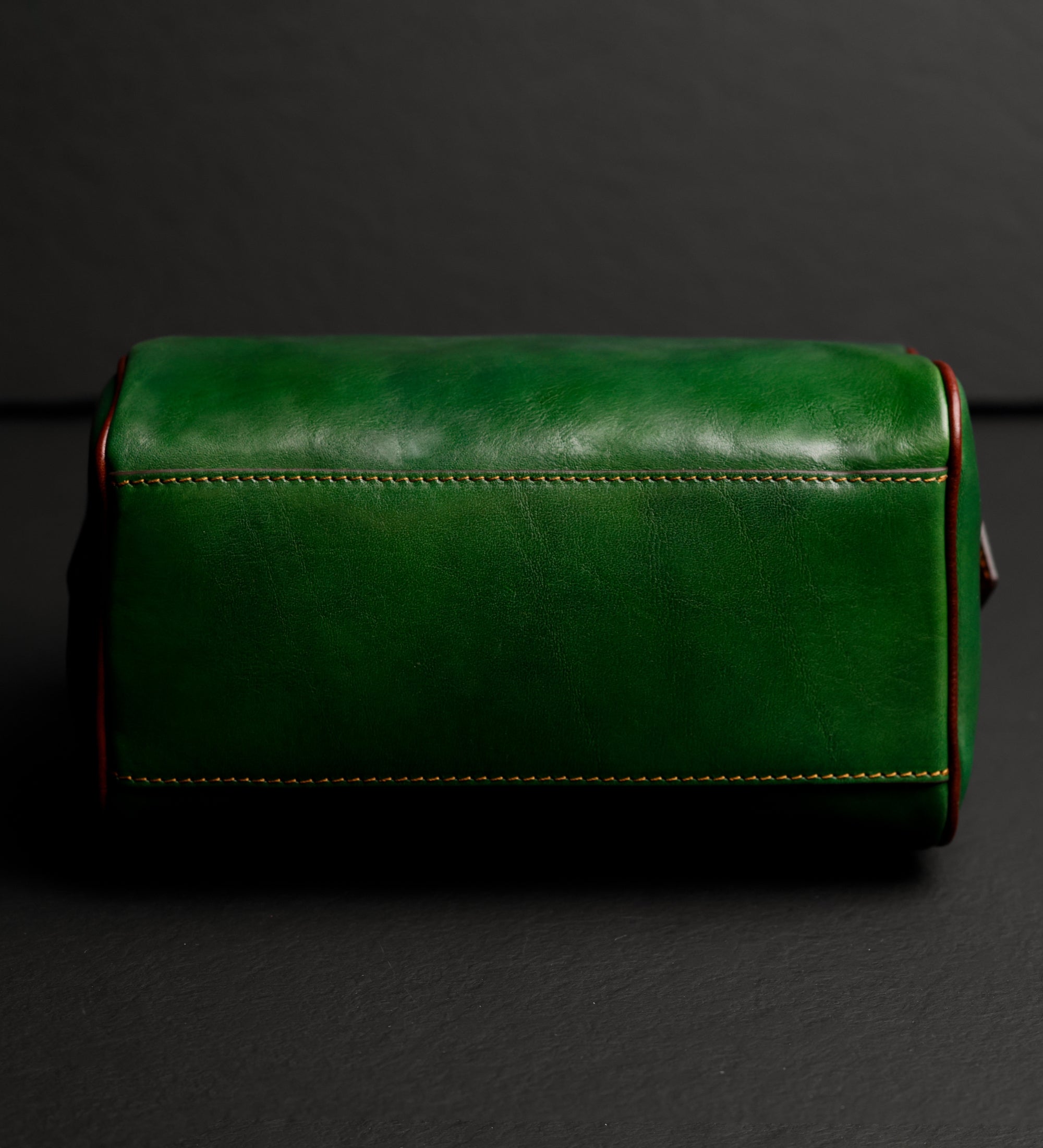 Skórzana torebka damska typu barrel - Little Dorrit