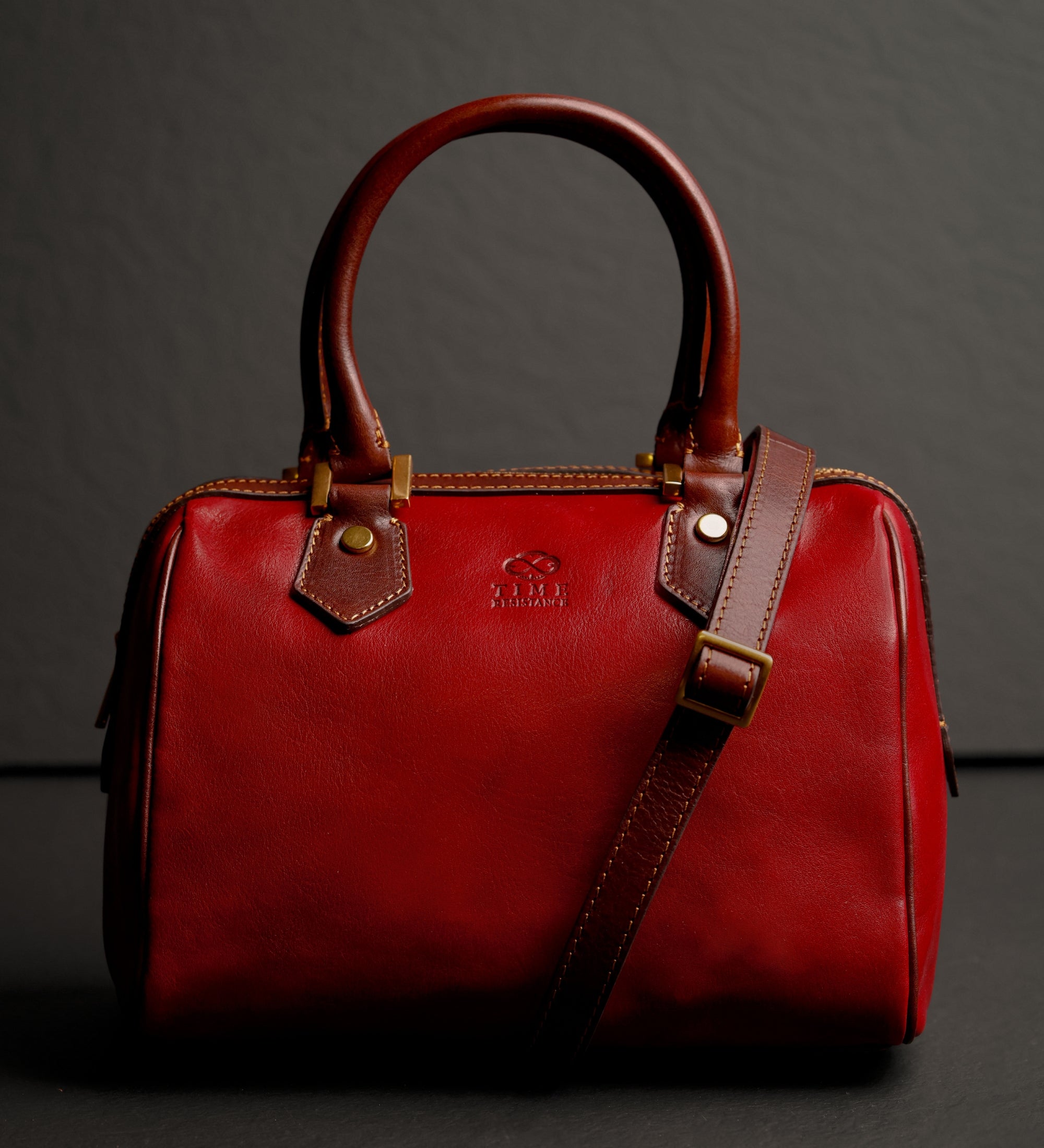 Skórzana torebka damska typu barrel - Little Dorrit