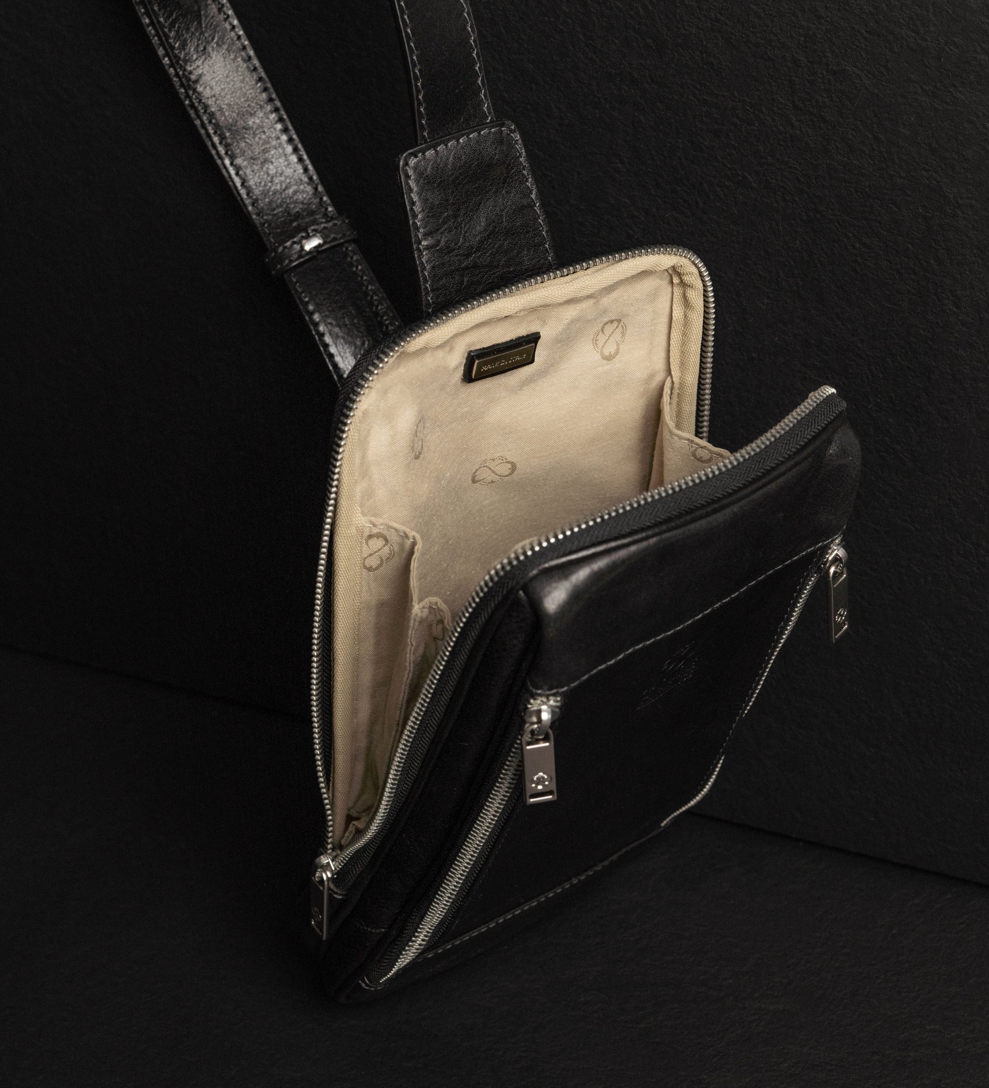 Skórzana torba typu sling, torba na klatkę piersiową - Kim
