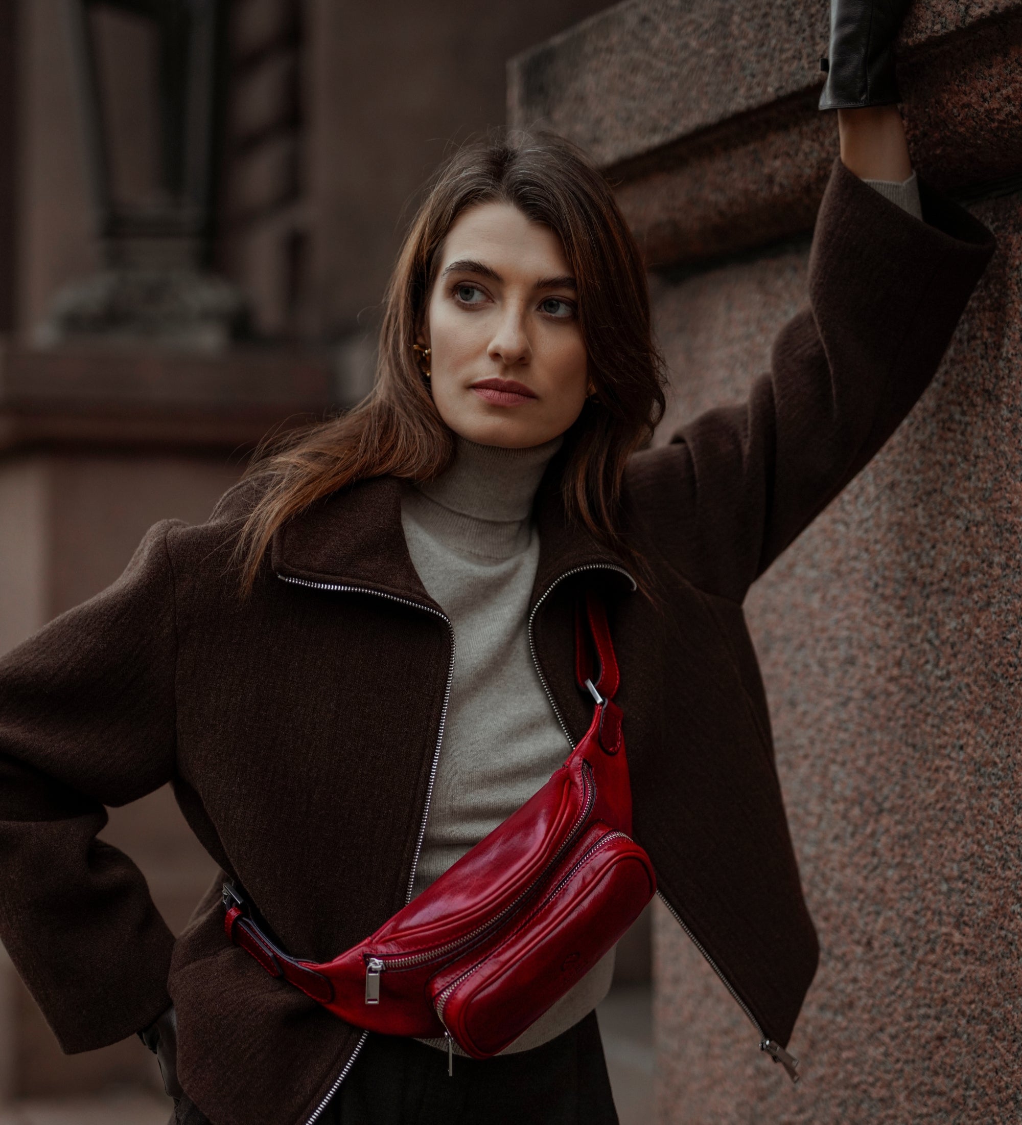 Skórzana torba typu sling, nerka damska - Independent People