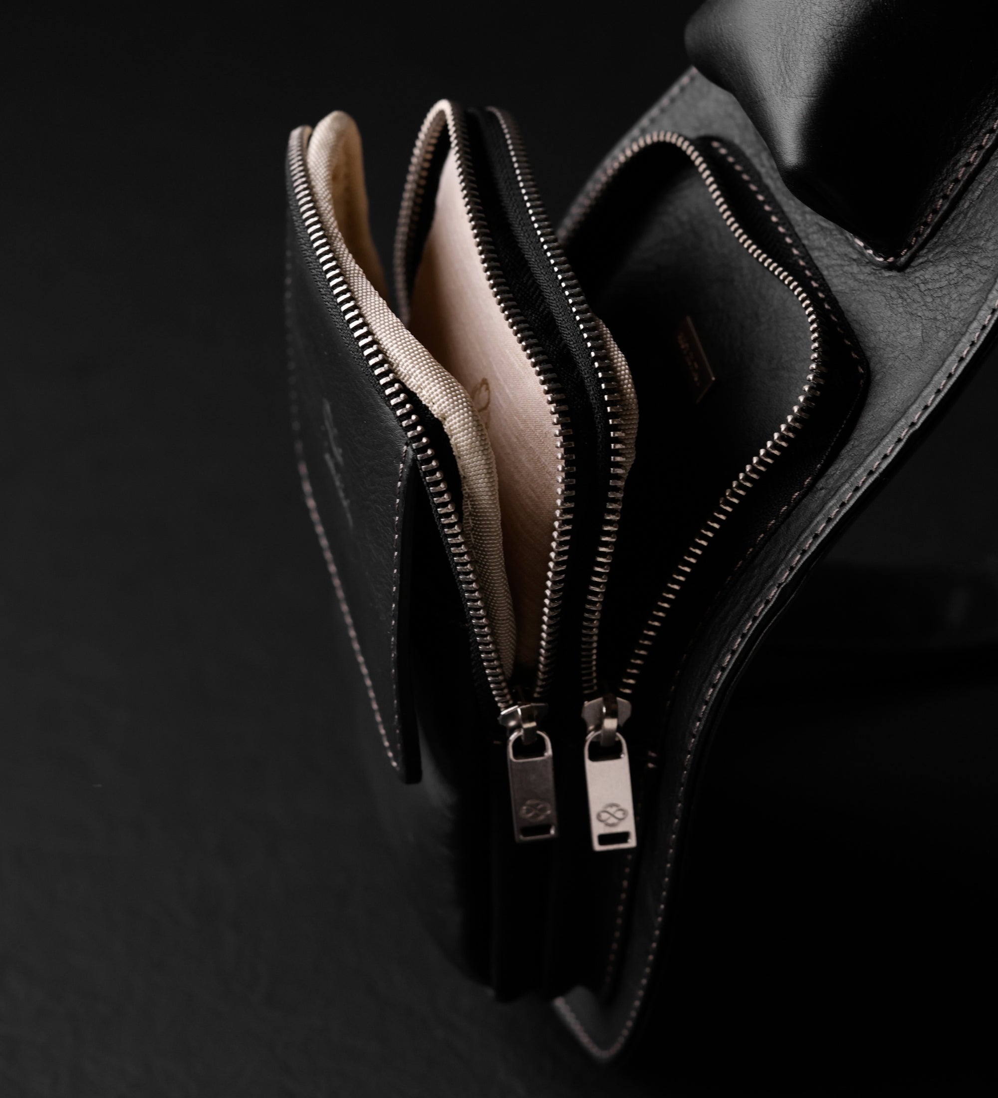 Skórzana torba typu sling crossbody - The Monk