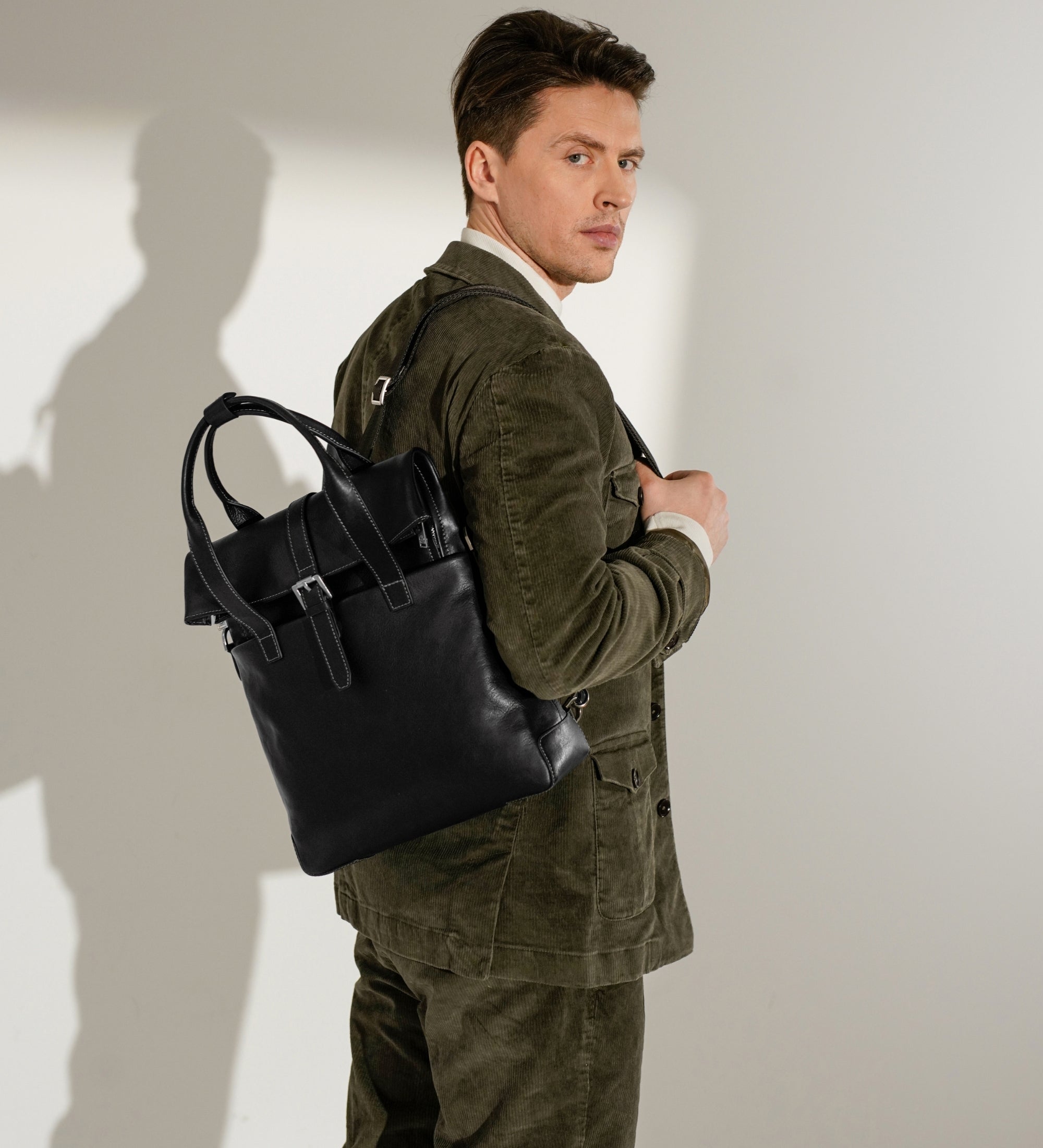 Skórzany plecak wielofunkcyjny - The Awakening