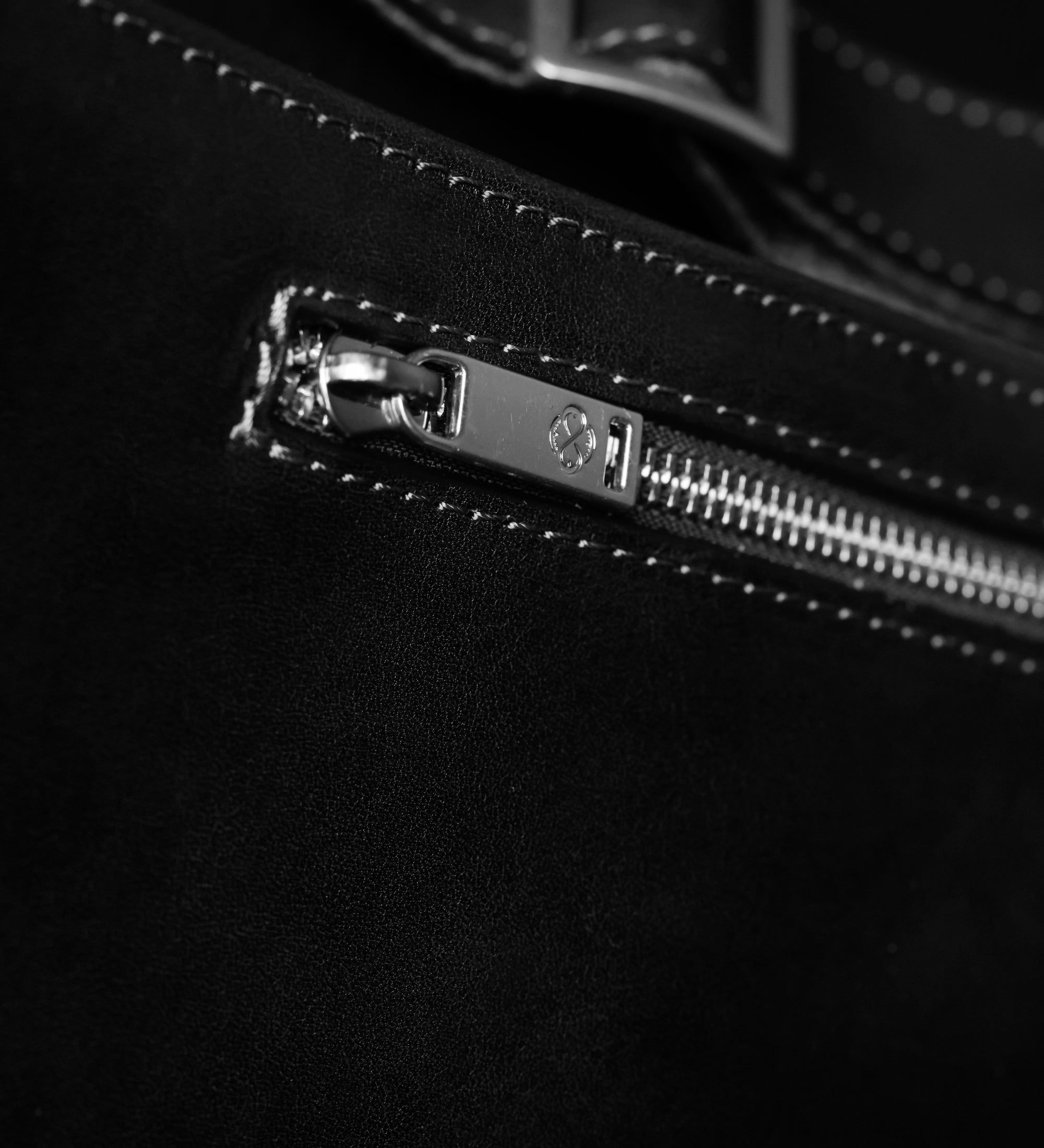 Skórzana torba typu sling crossbody - The Monk