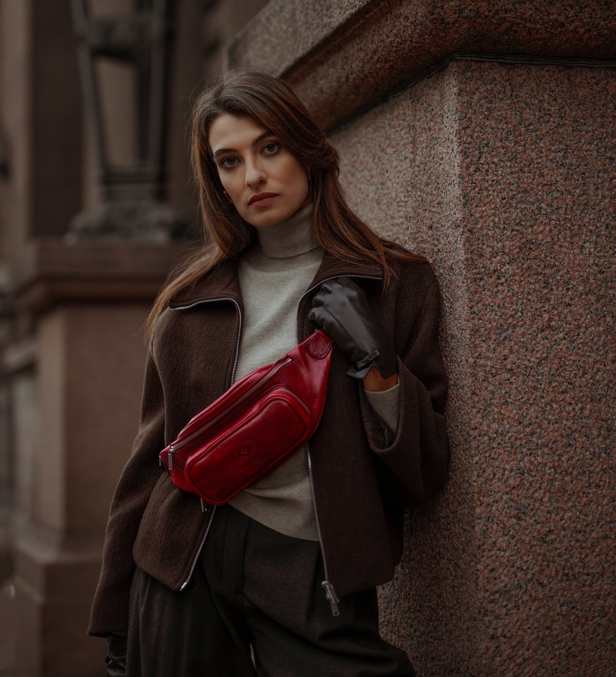 Skórzana torba typu sling, nerka damska - Independent People