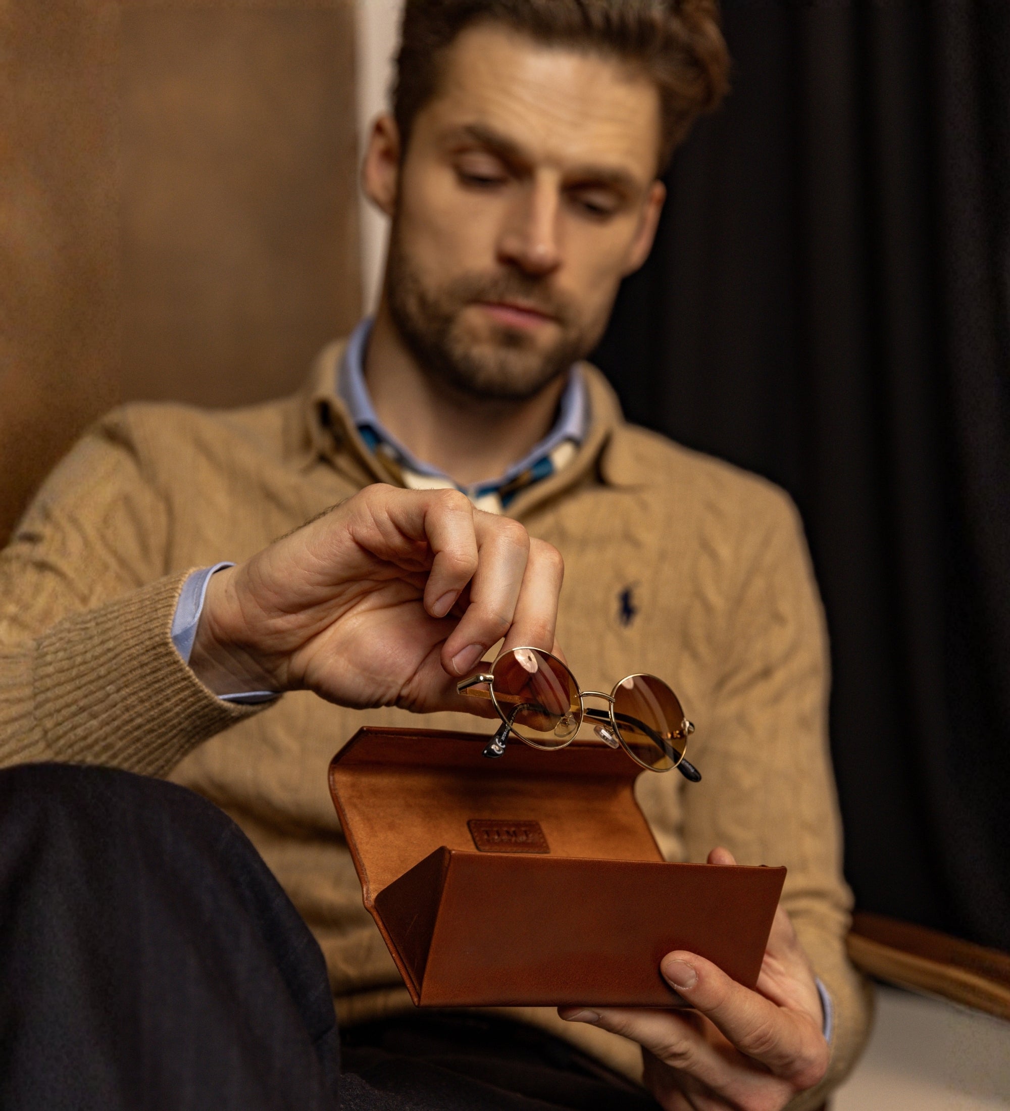 Składane skórzane etui na okulary - The Riddle of the Sands