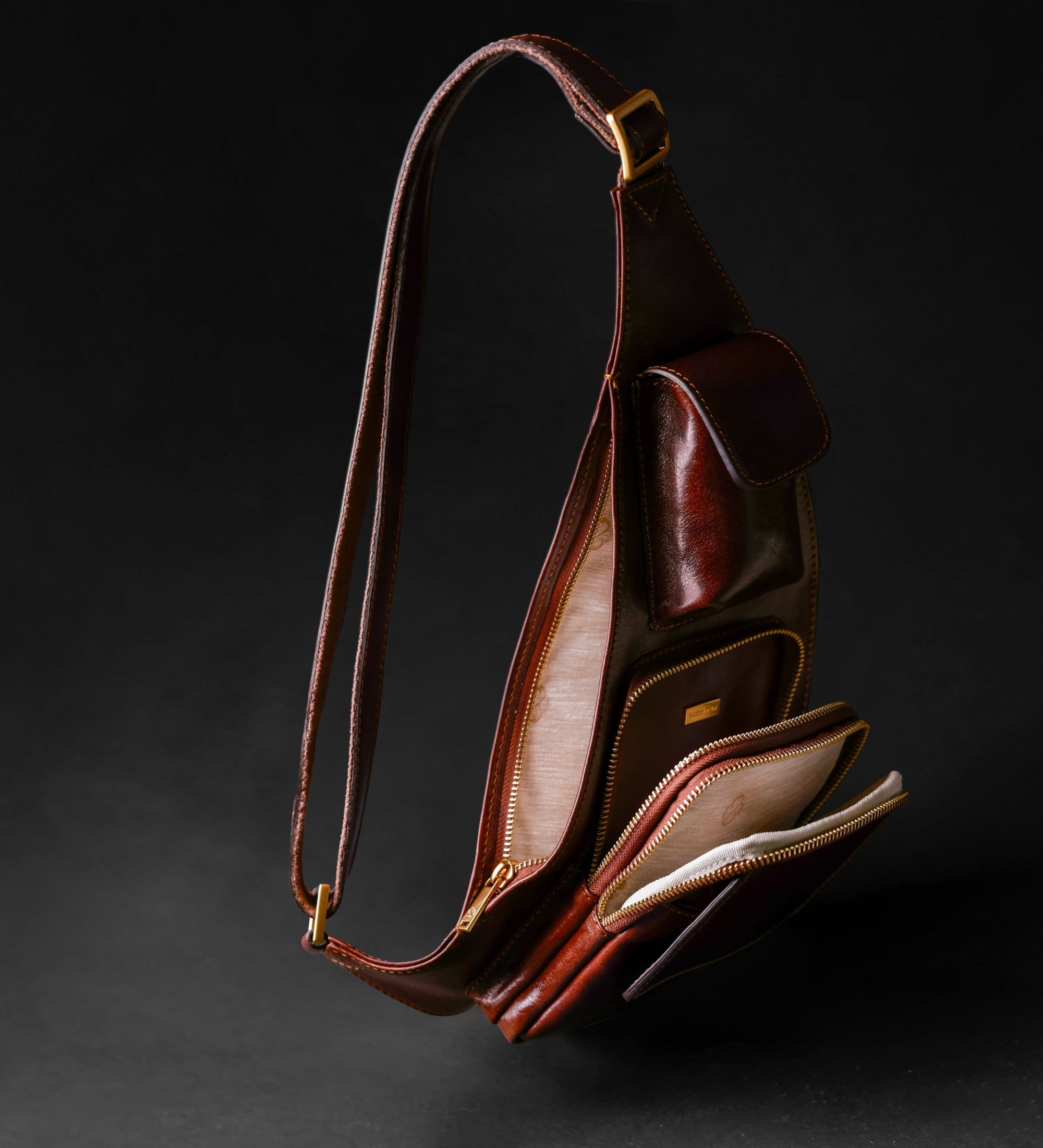 Skórzana torba typu sling crossbody - The Monk