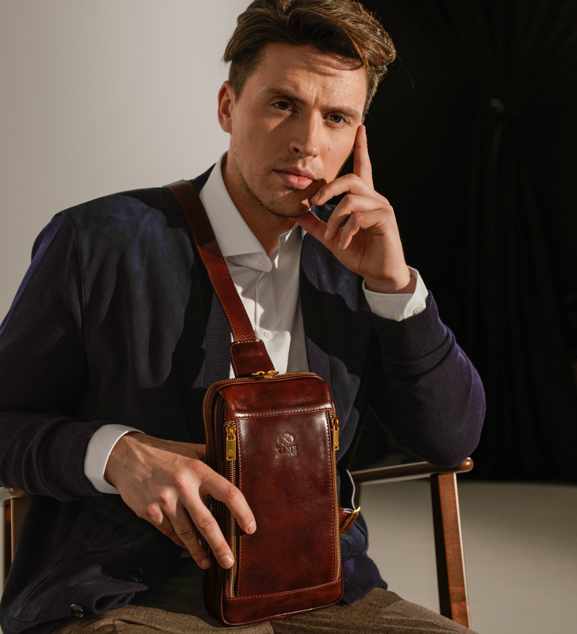 Skórzana torba typu sling, torba na klatkę piersiową - Kim