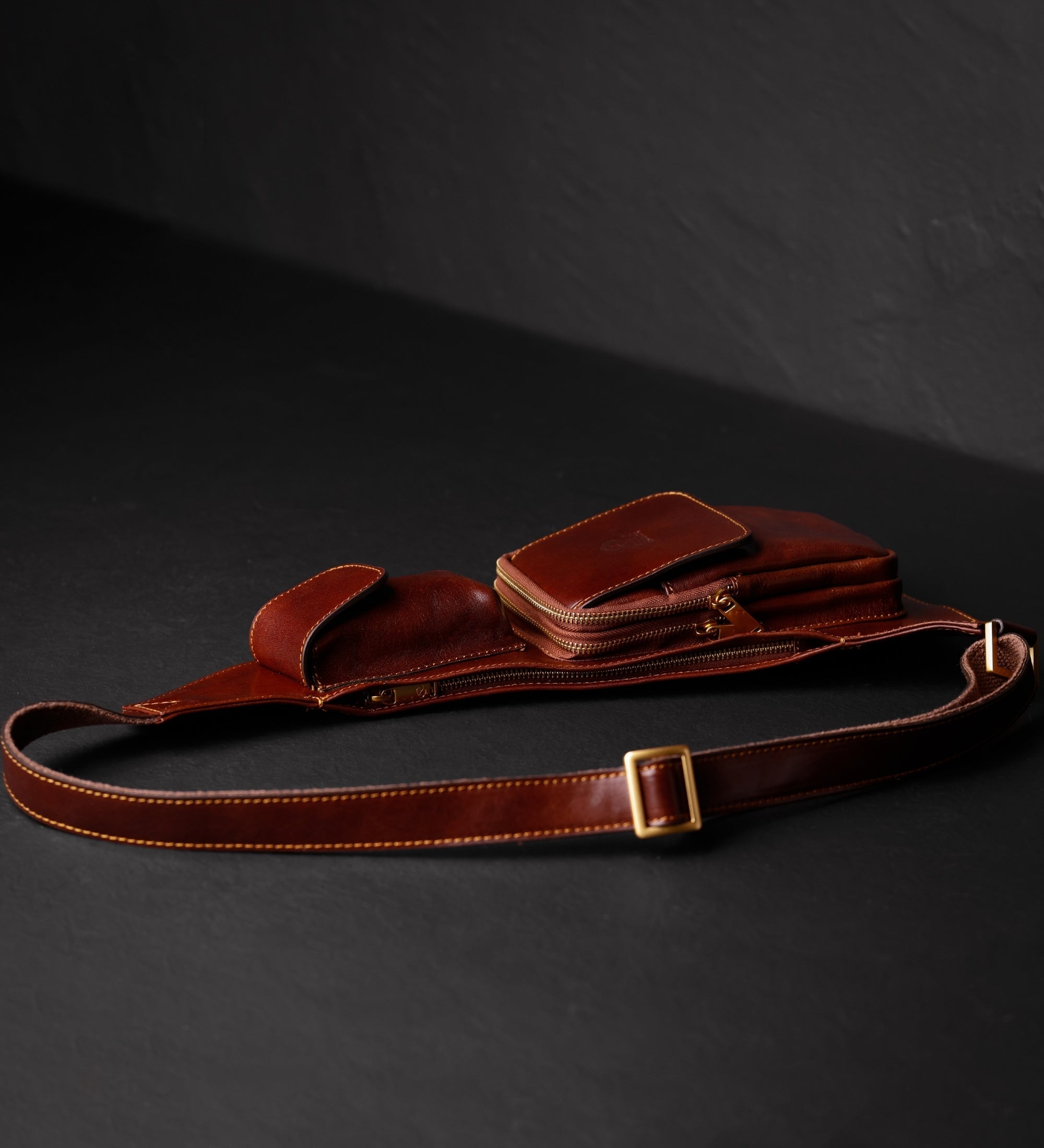 Skórzana torba typu sling crossbody - The Monk