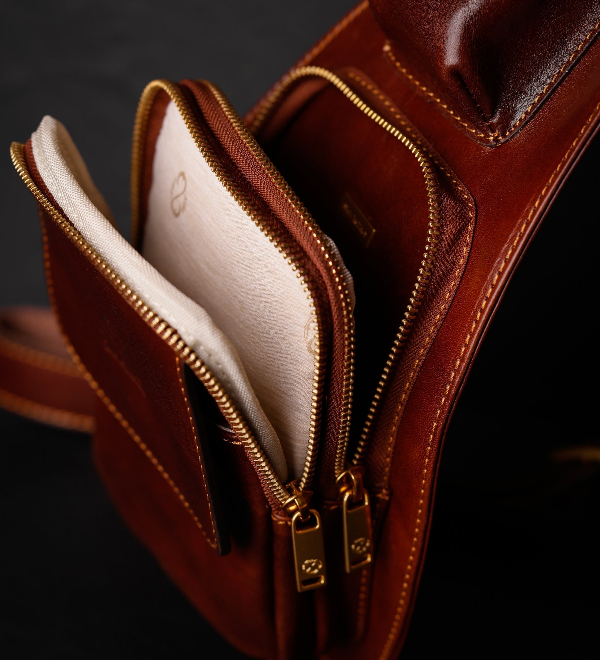 Skórzana torba typu sling crossbody - The Monk