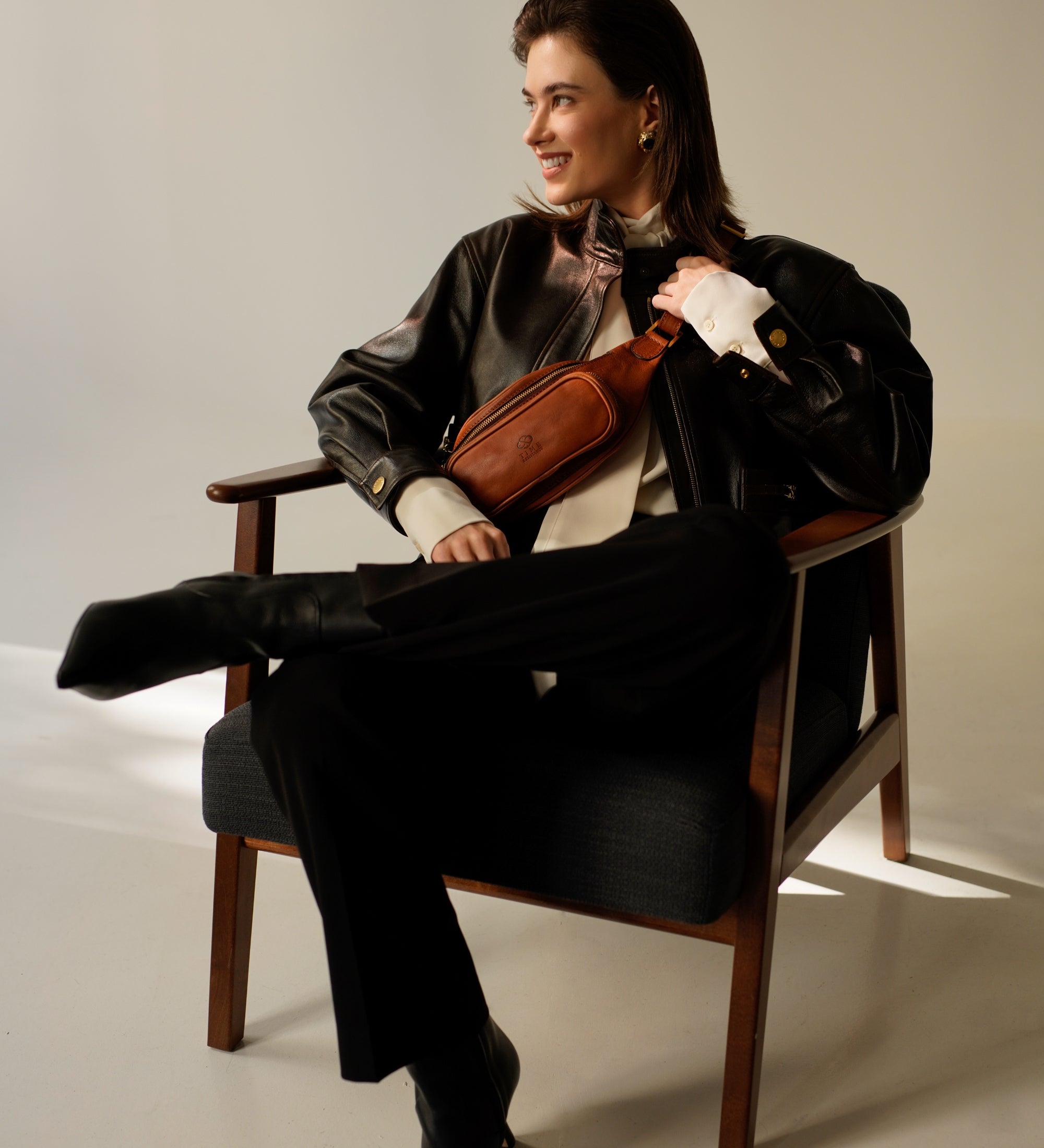 Skórzana torba typu sling, nerka damska - Independent People