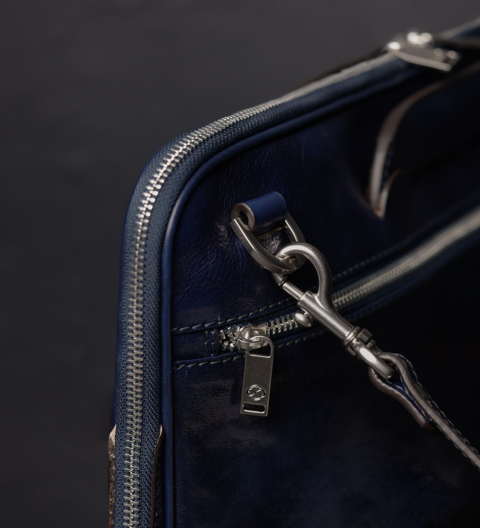 Skórzana teczka na laptopa - Brave New World