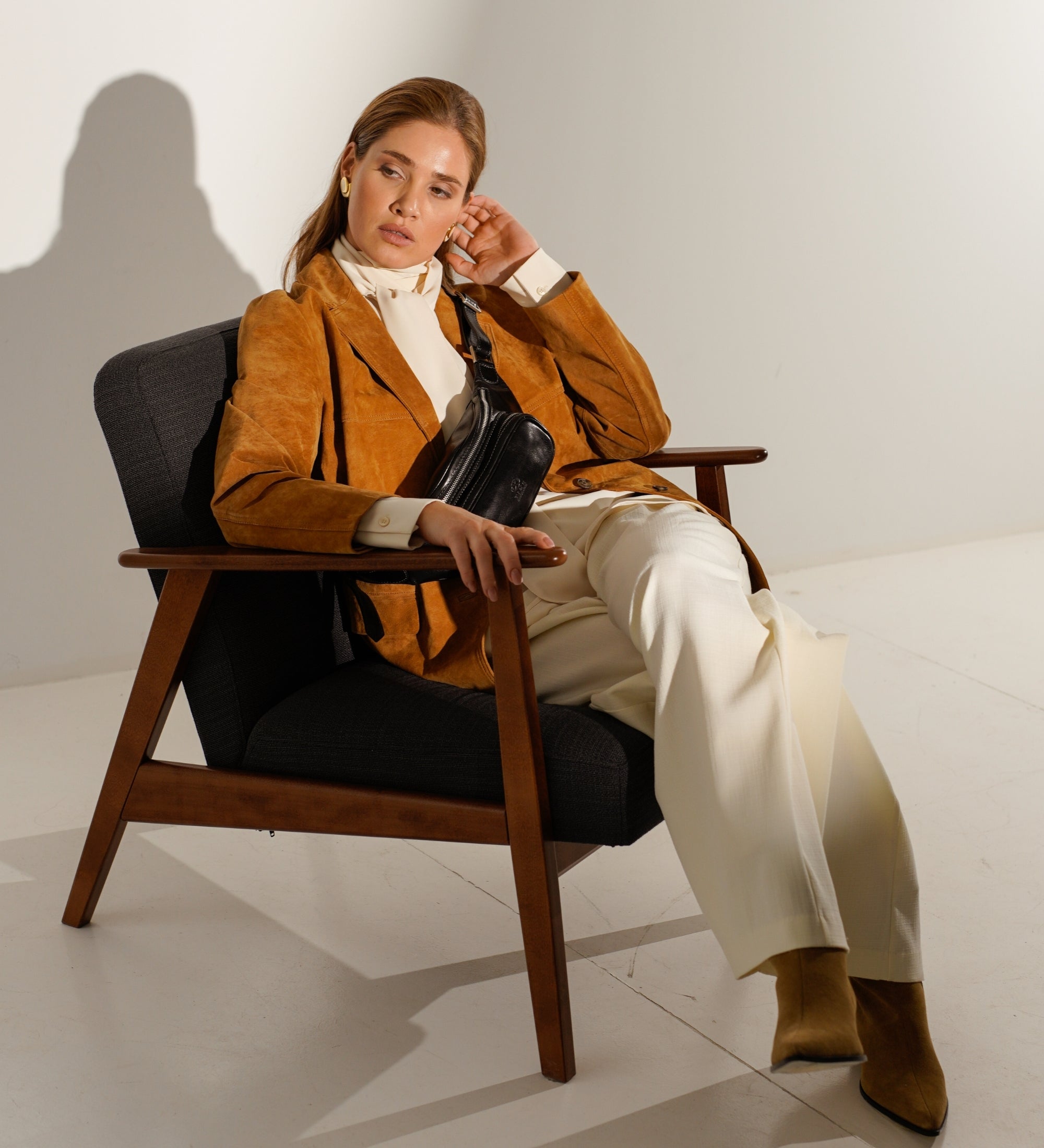 Skórzana torba typu sling, nerka damska - Independent People