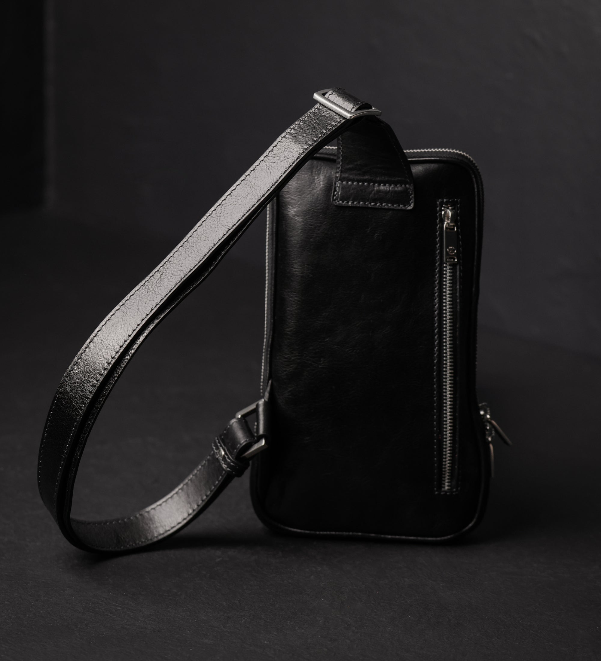 Skórzana torba typu sling, torba na klatkę piersiową - Kim