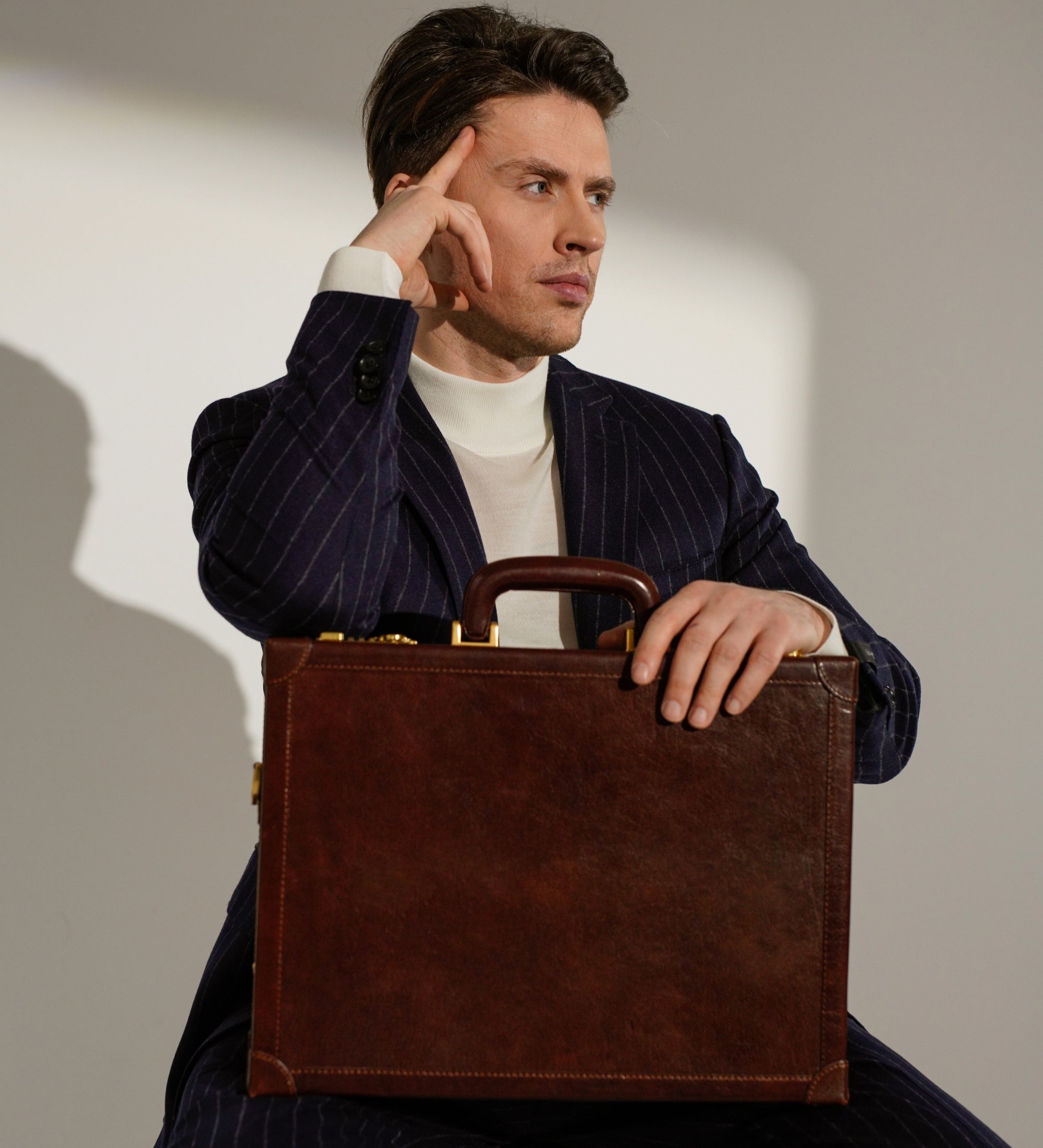 Skórzana teczka dyplomatyczna - A Legacy