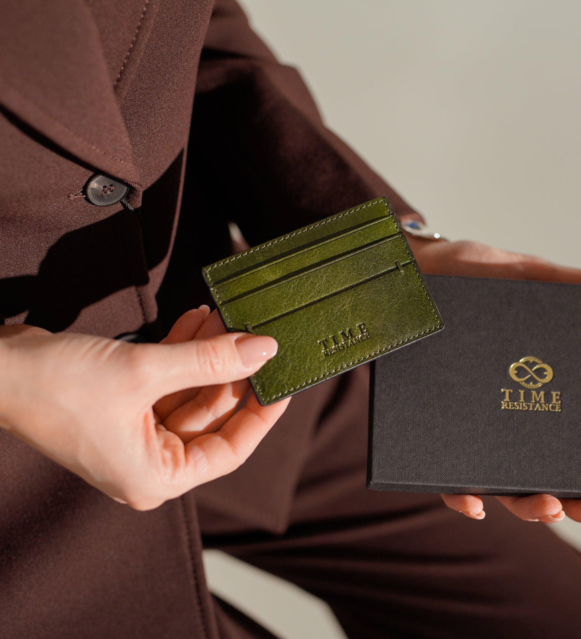 Skórzane etui na karty kredytowe i wizytówki dla kobiet - Fireflies