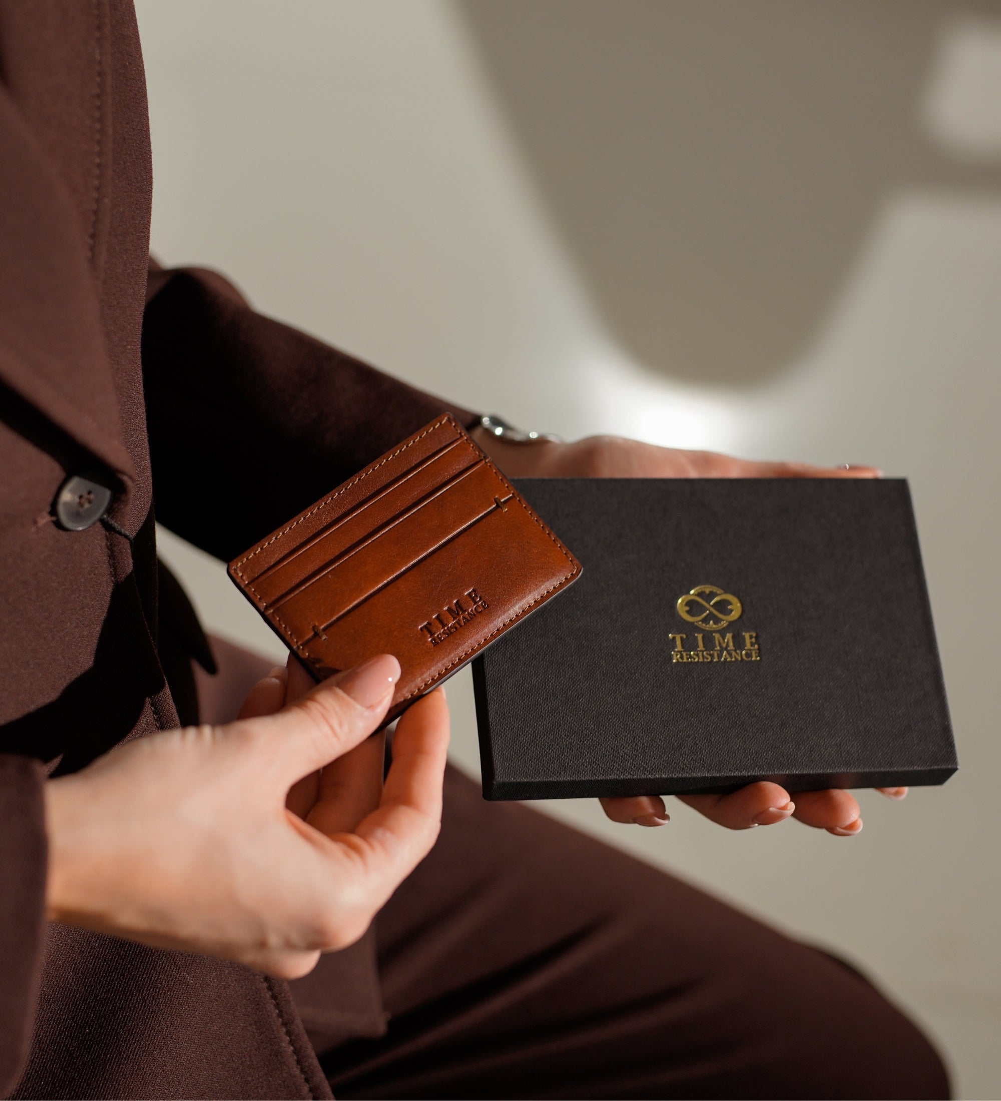 Skórzane etui na karty kredytowe i wizytówki dla kobiet - Fireflies