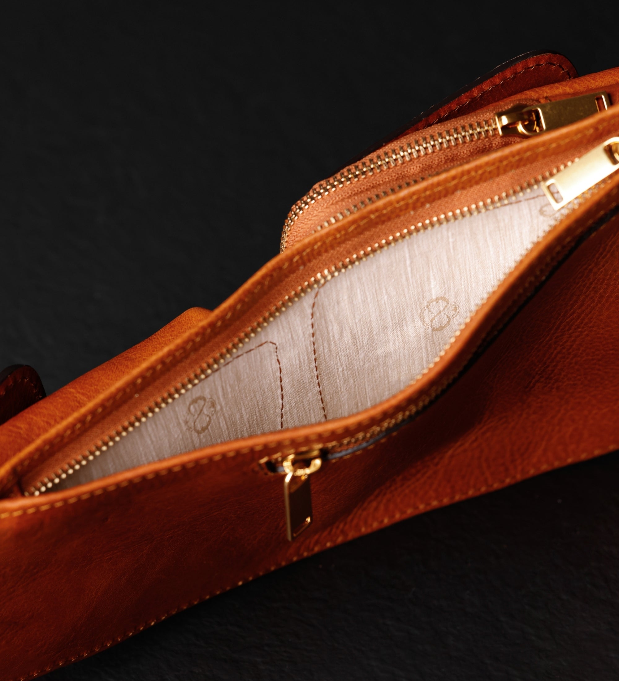 Skórzana torba typu sling crossbody - The Monk