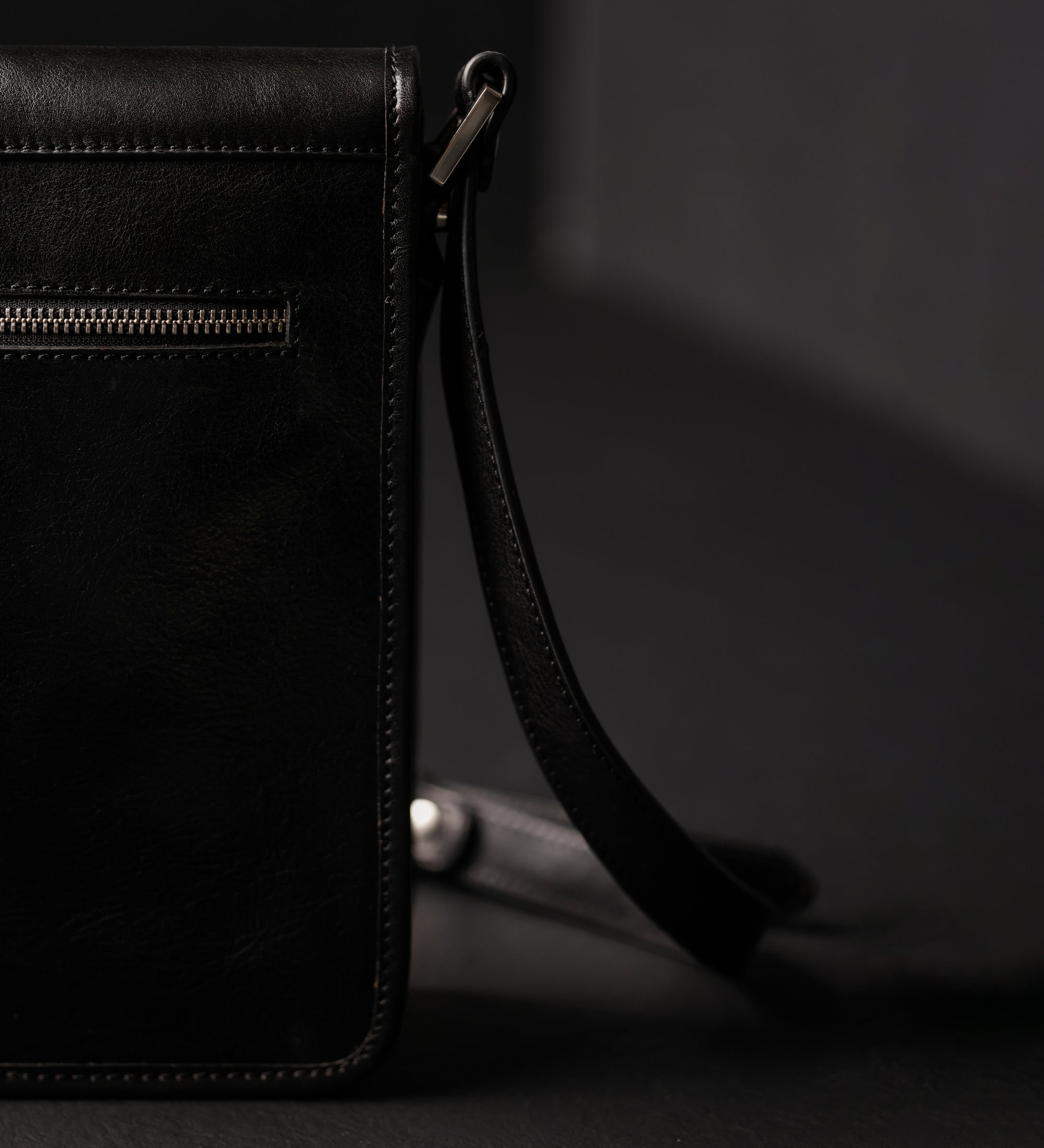 Mała skórzana torba listonoszka - On The Road