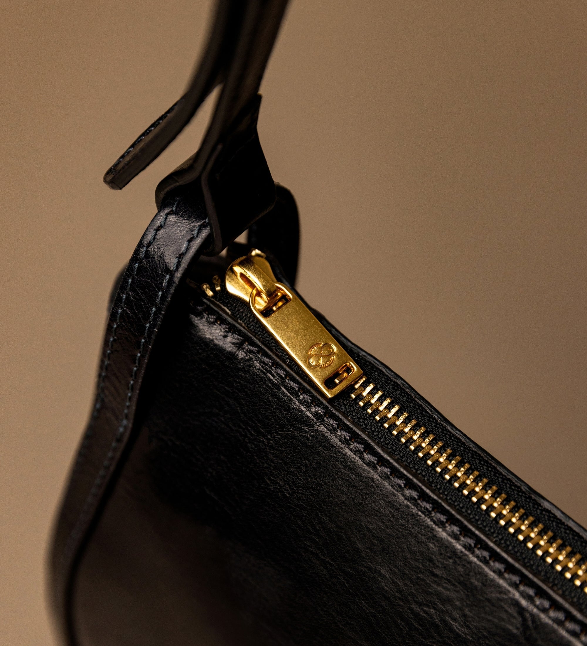 Skórzana torba typu hobo dla kobiet - La Noia