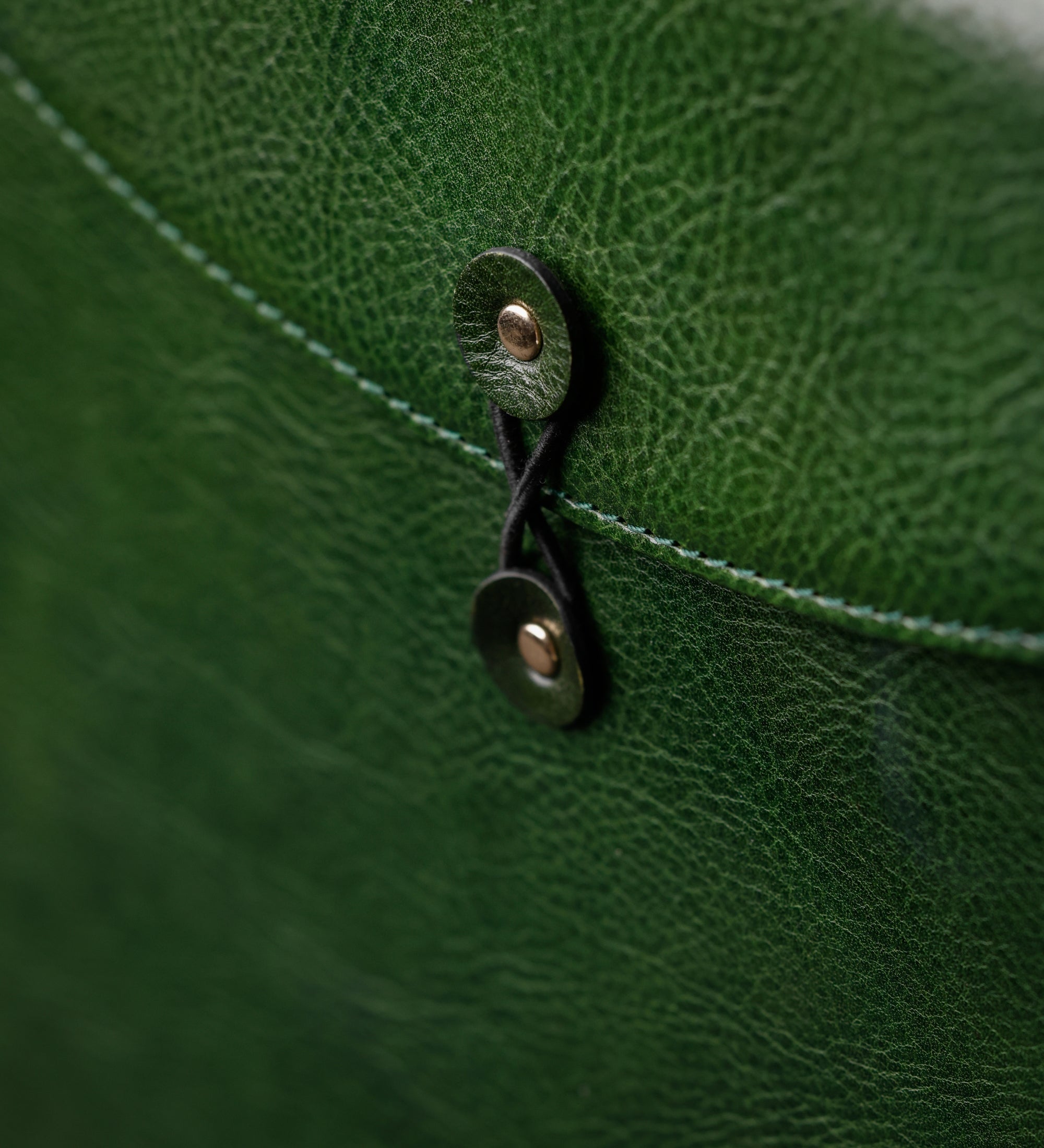 Skórzane etui na dokumenty dla kobiet - The Loved One