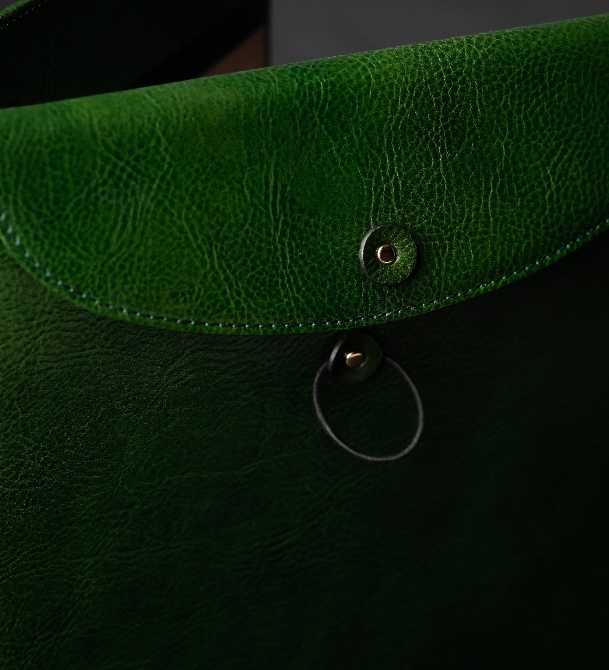 Skórzane etui na dokumenty dla kobiet - The Loved One