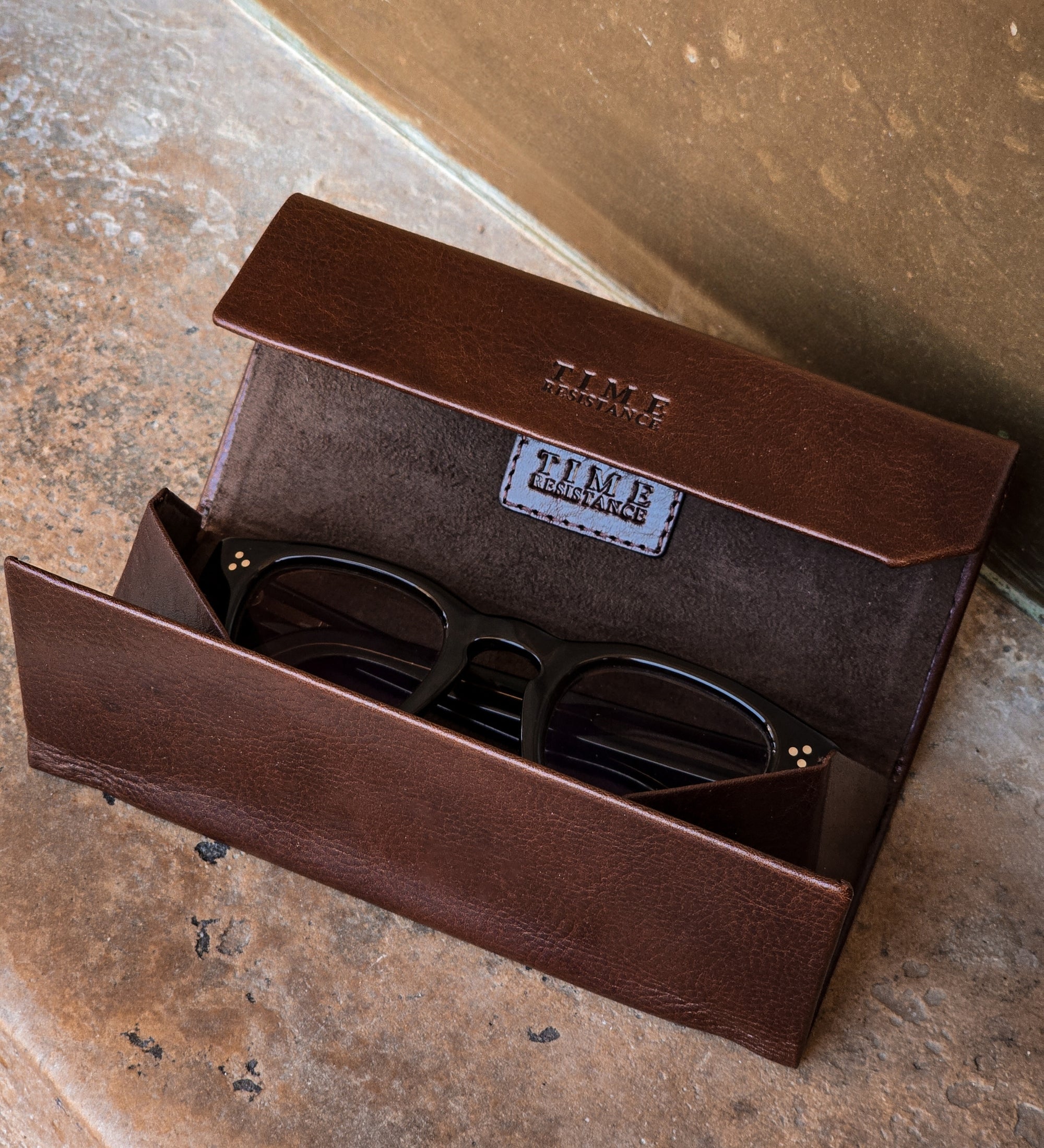 Składane skórzane etui na okulary - The Riddle of the Sands