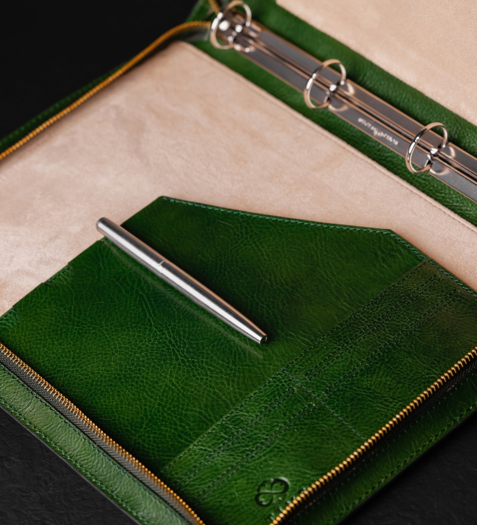 Skórzane etui na dokumenty z segregatorem - Joy in the Morning