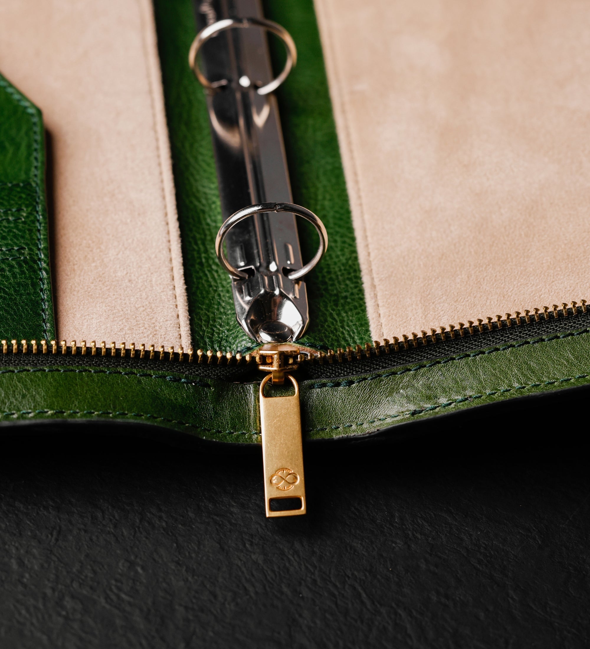 Skórzane etui na dokumenty z segregatorem - Joy in the Morning