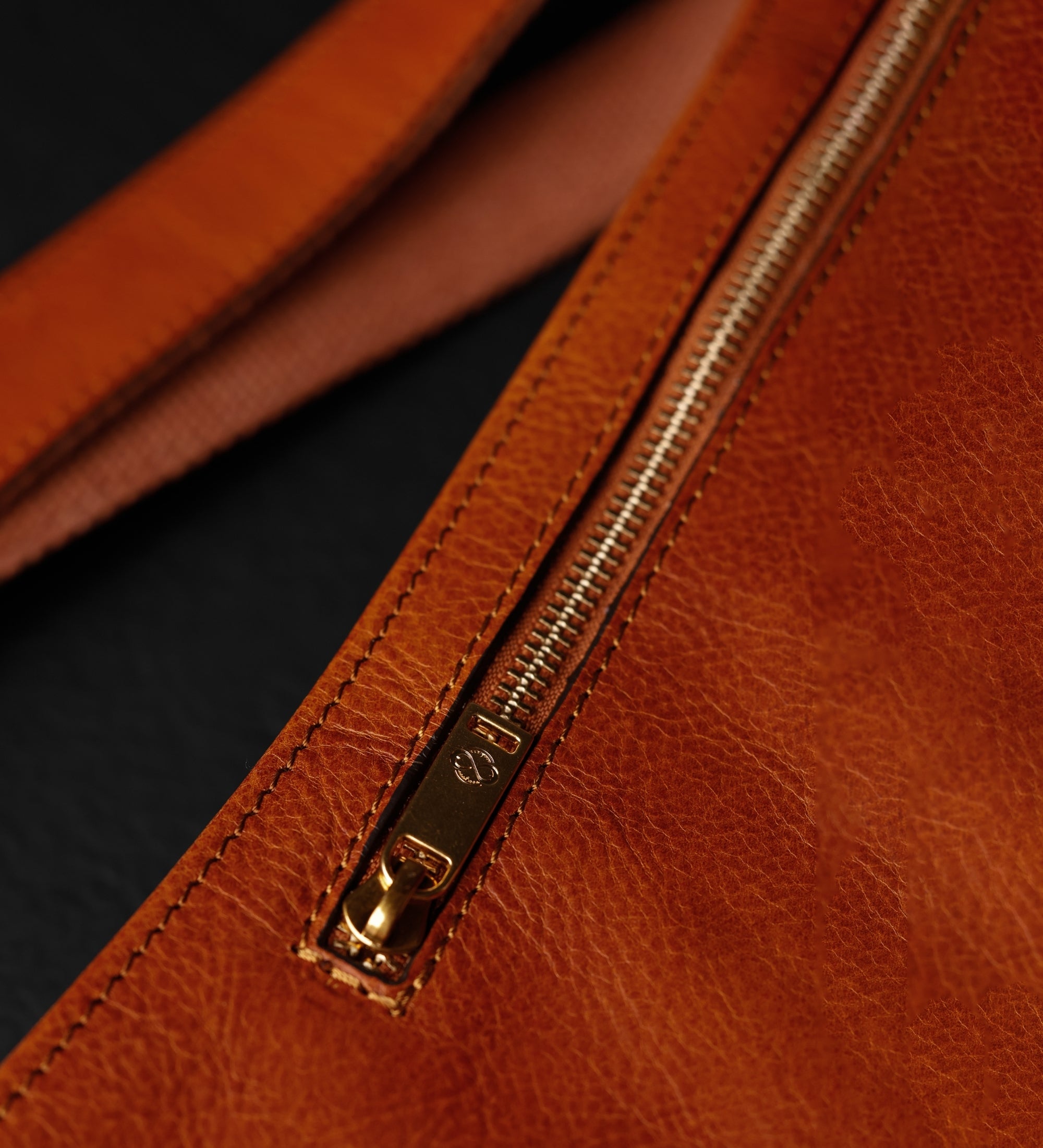 Skórzana torba typu sling crossbody - The Monk