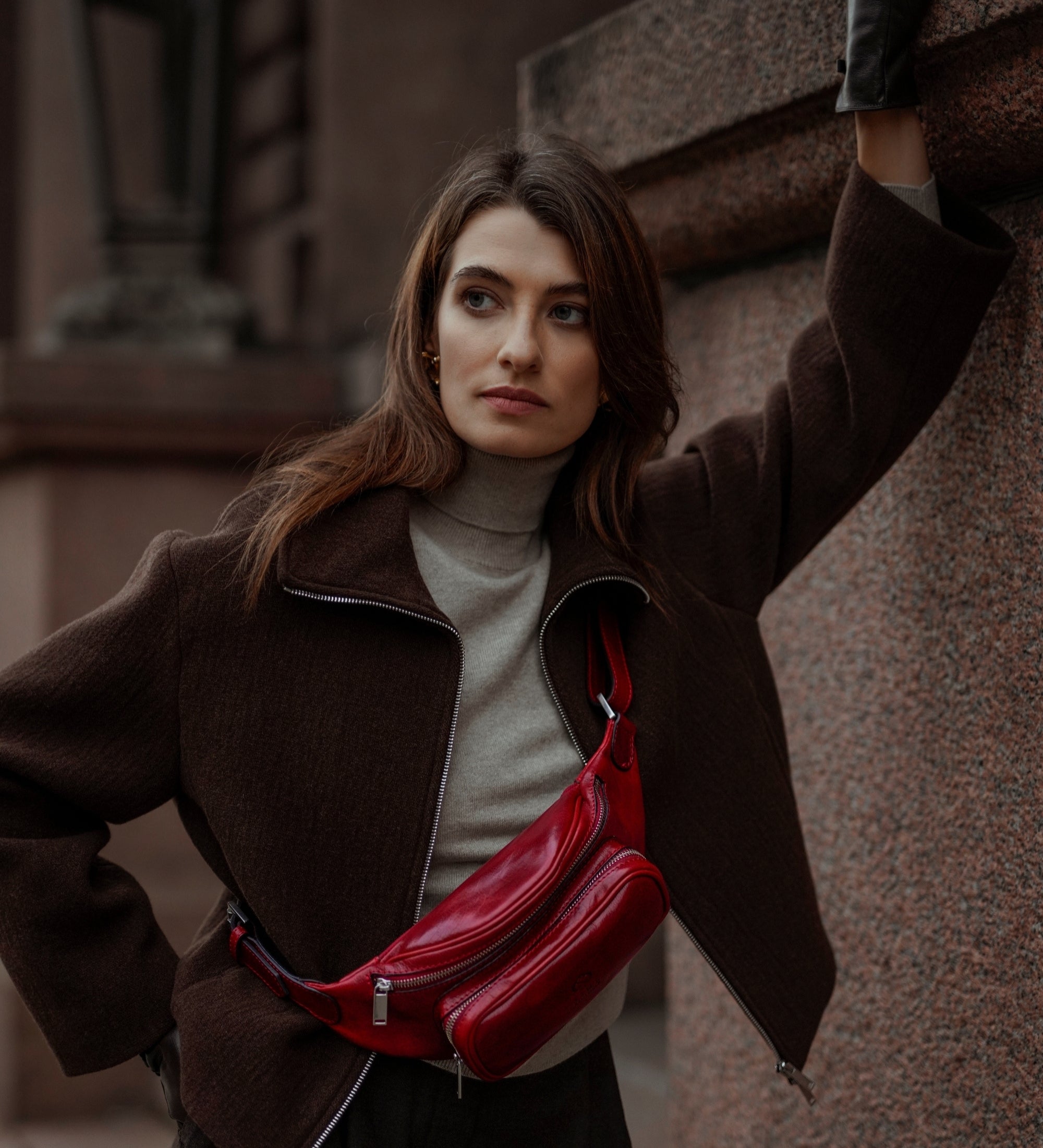 Skórzana torba typu sling, nerka damska - Independent People