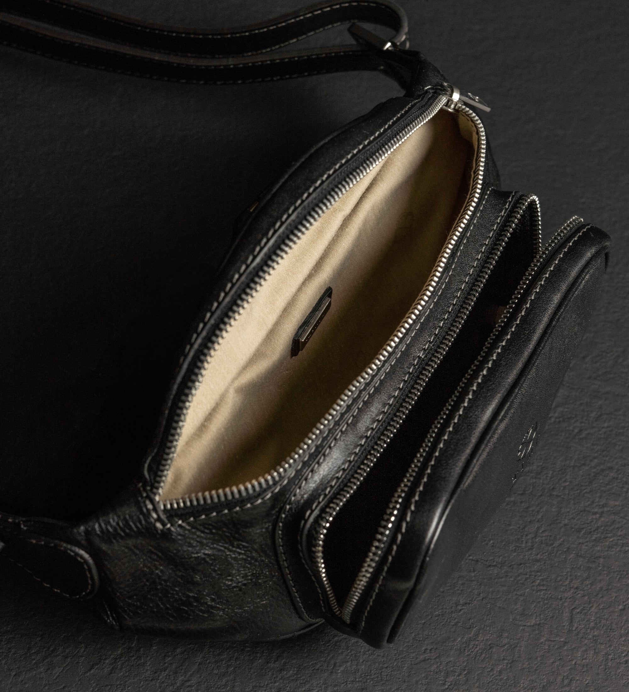 Skórzana torba typu sling nerka - Independent People
