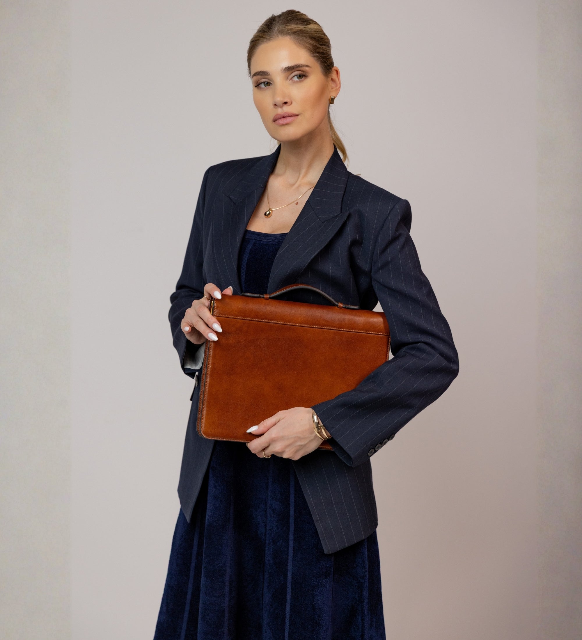 Skórzane damskie etui na dokumenty z segregatorem - Joy in the Morning