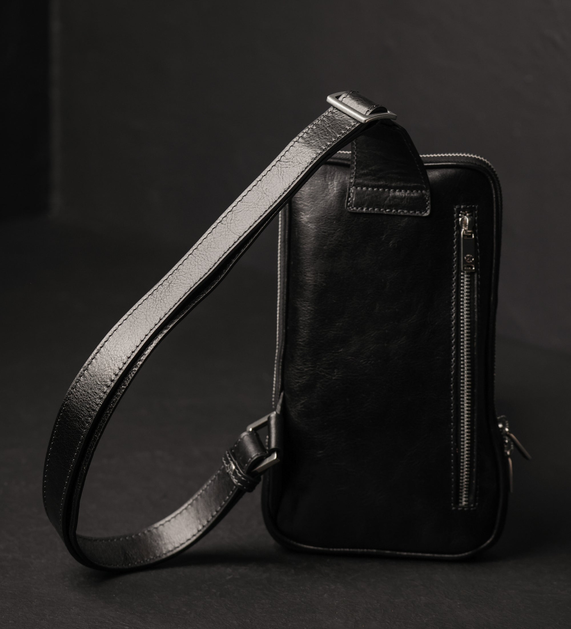 Skórzana torba typu sling, torba na klatkę piersiową - Kim