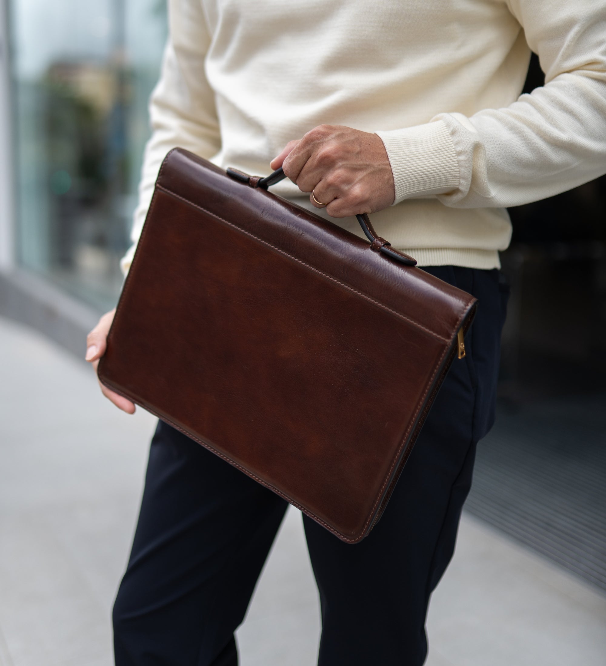 Skórzane etui na dokumenty z segregatorem - Joy in the Morning