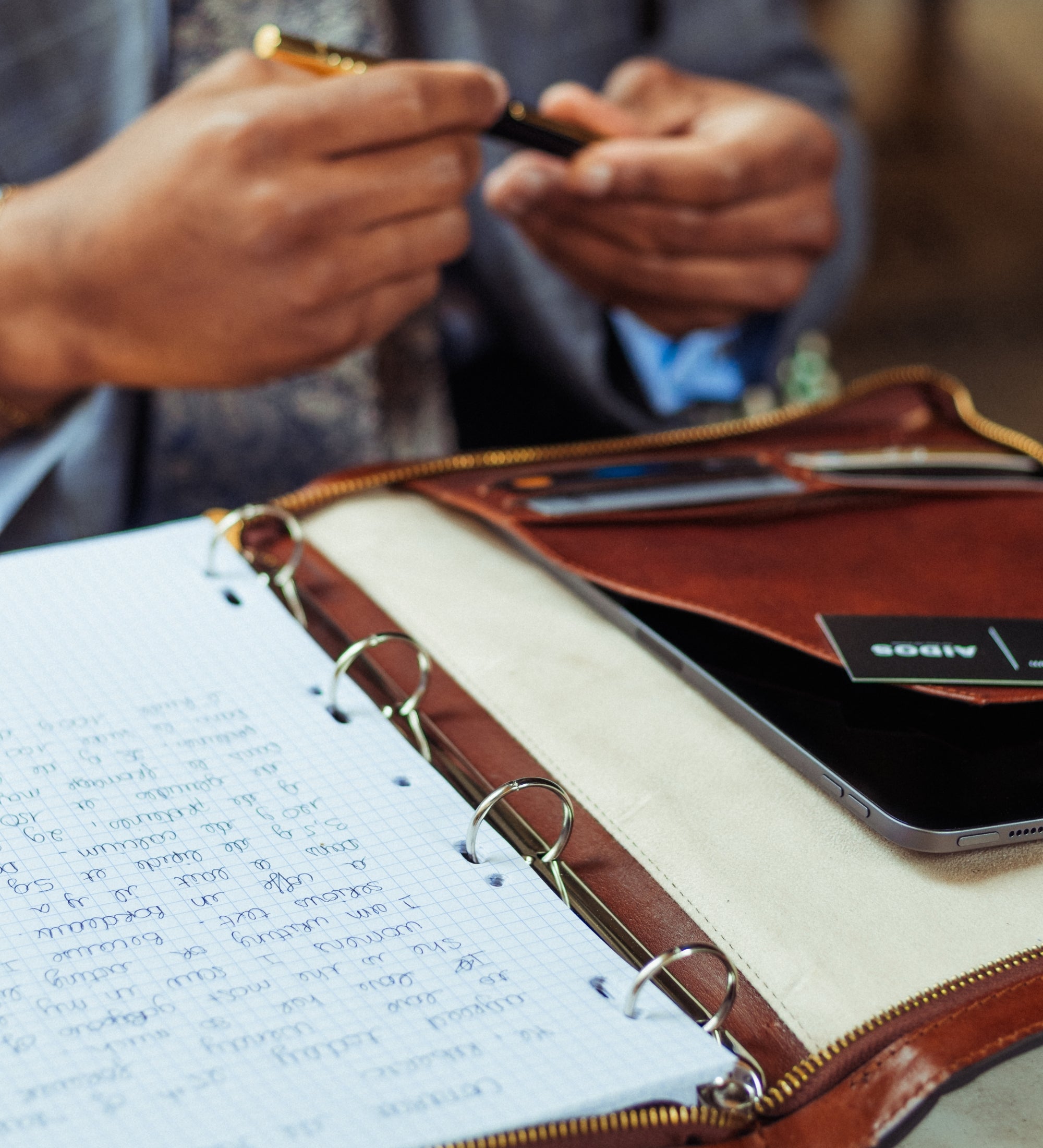 Skórzane etui na dokumenty z segregatorem - Joy in the Morning