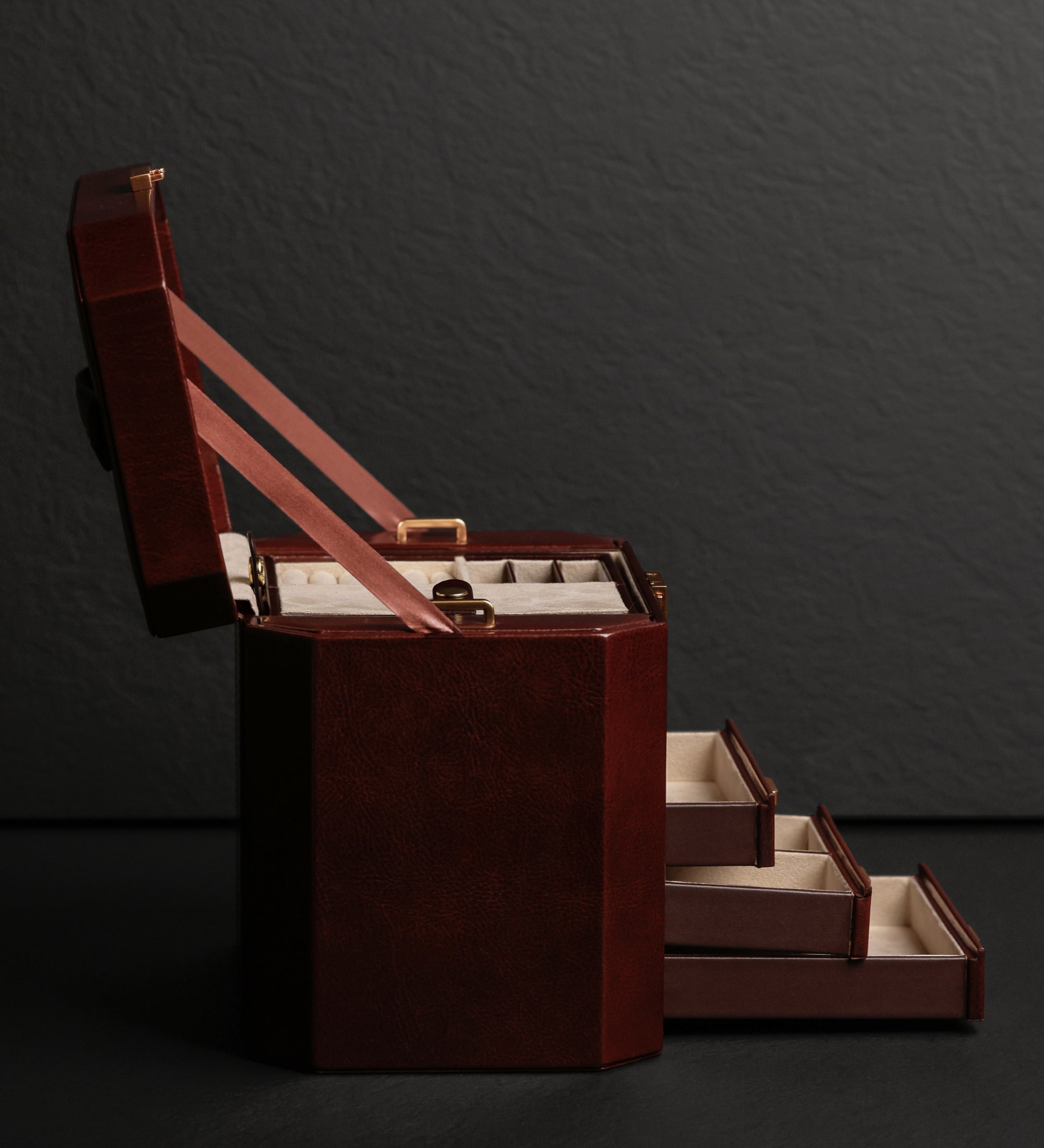 Duża szkatułka na biżuterię ze skóry dla kobiet - A Handful of Dust