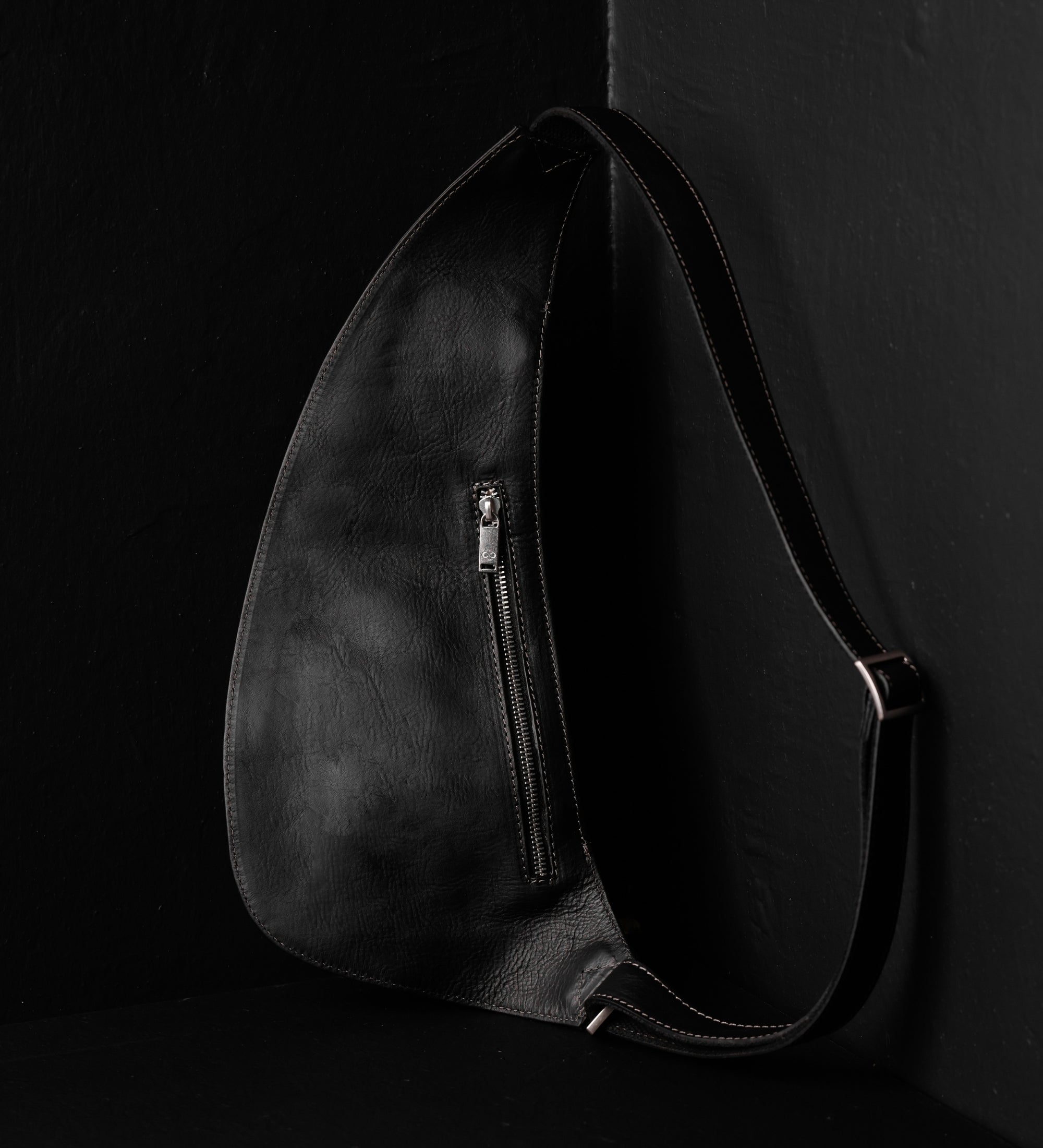 Skórzana torba typu sling crossbody - The Monk