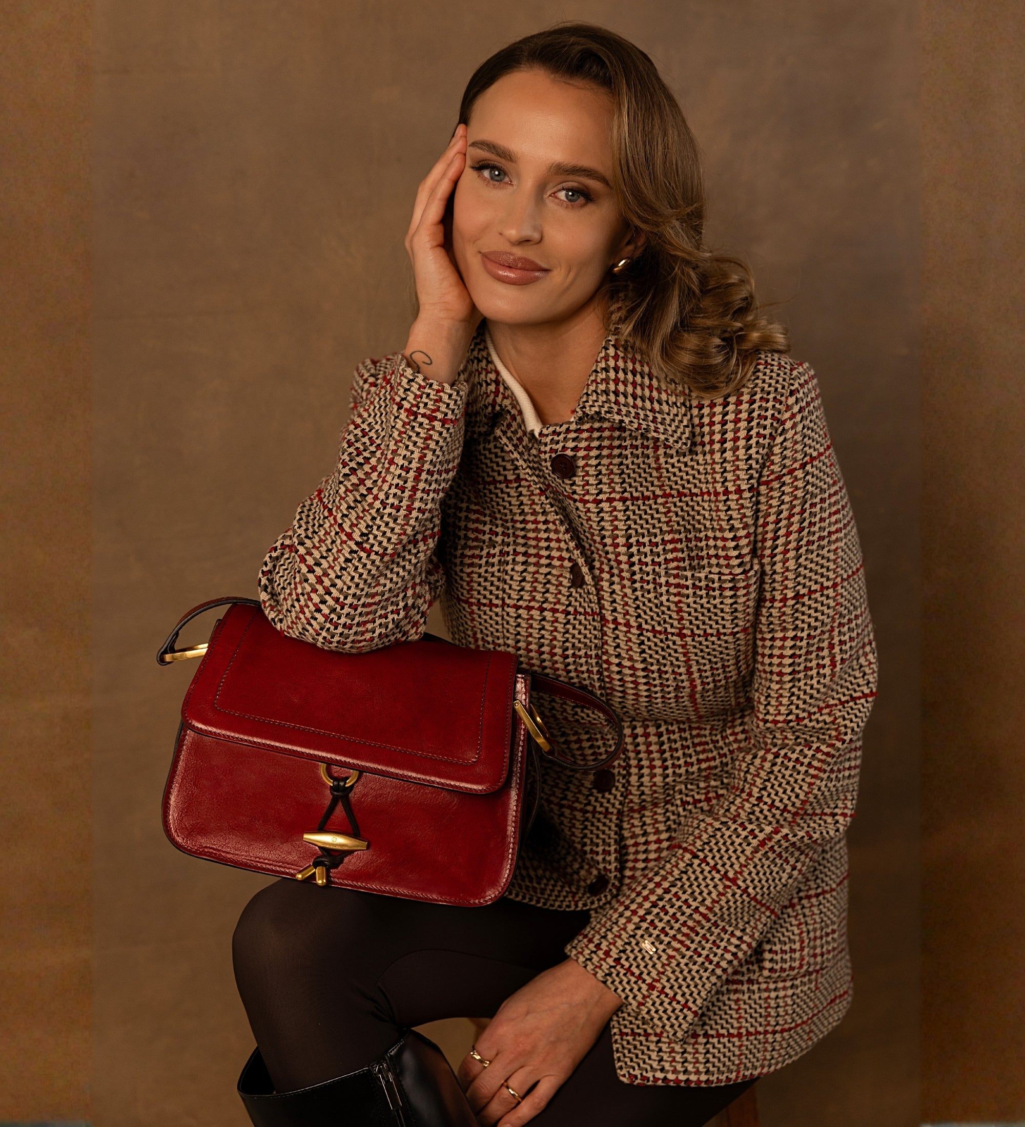 Damska skórzana torebka z klapką - Possession