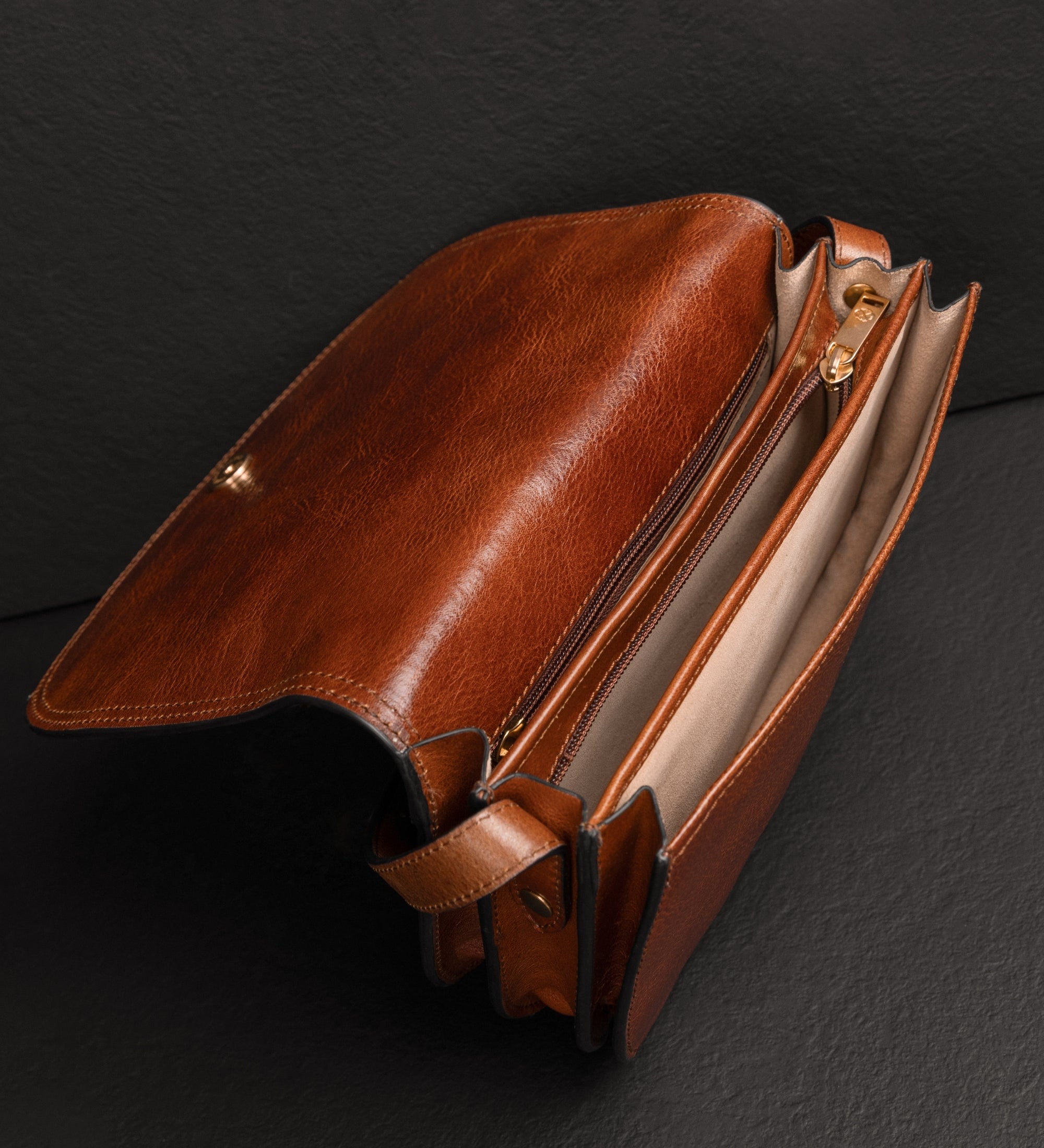 Skórzana torba saddle torba crossbody dla kobiet - Moonfleet