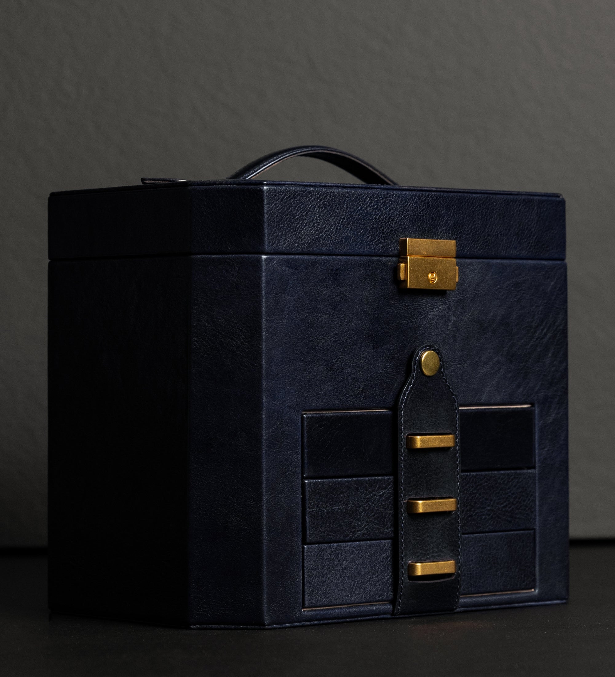 Duża szkatułka na biżuterię ze skóry dla kobiet - A Handful of Dust