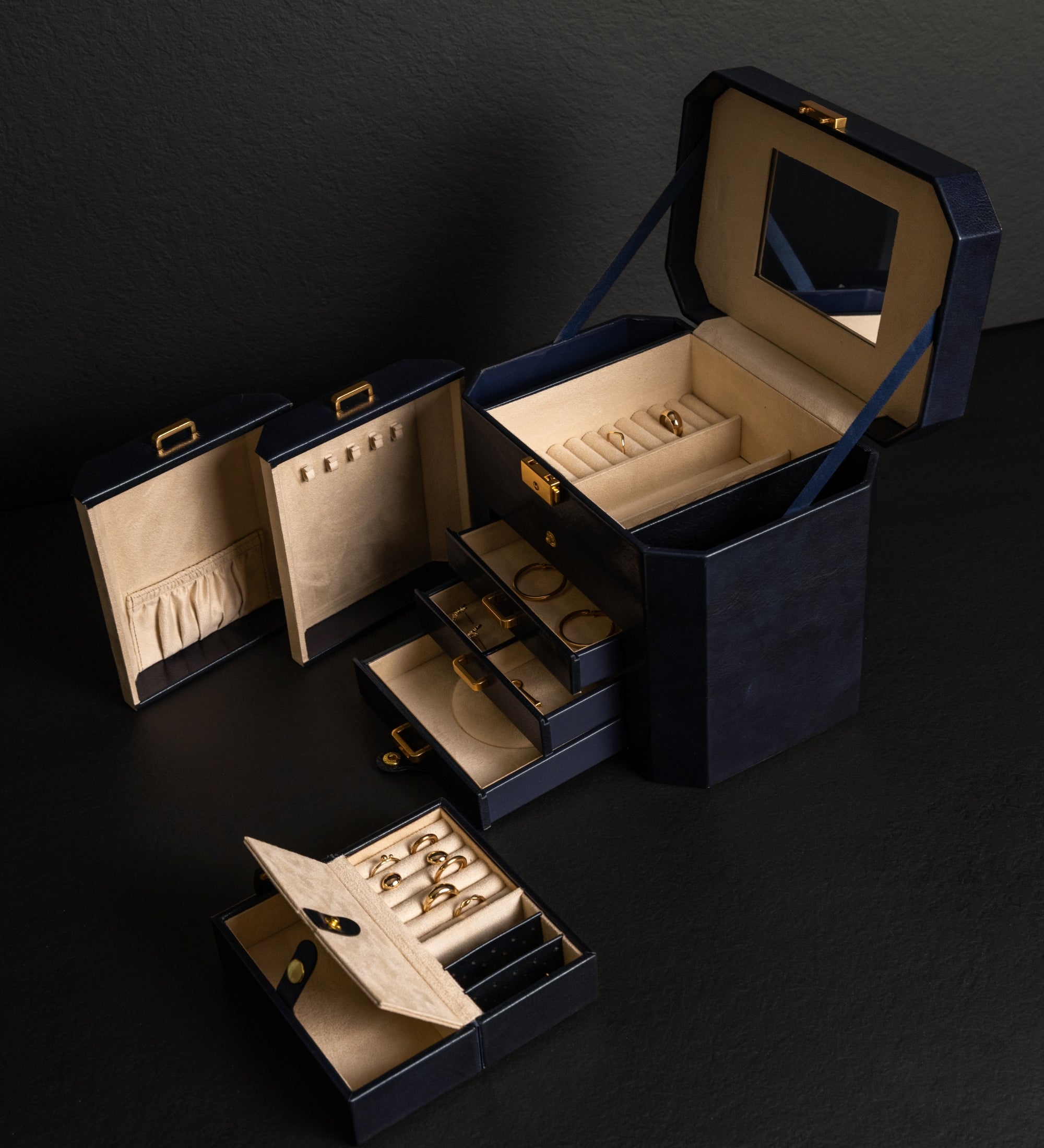 Duża szkatułka na biżuterię ze skóry dla kobiet - A Handful of Dust