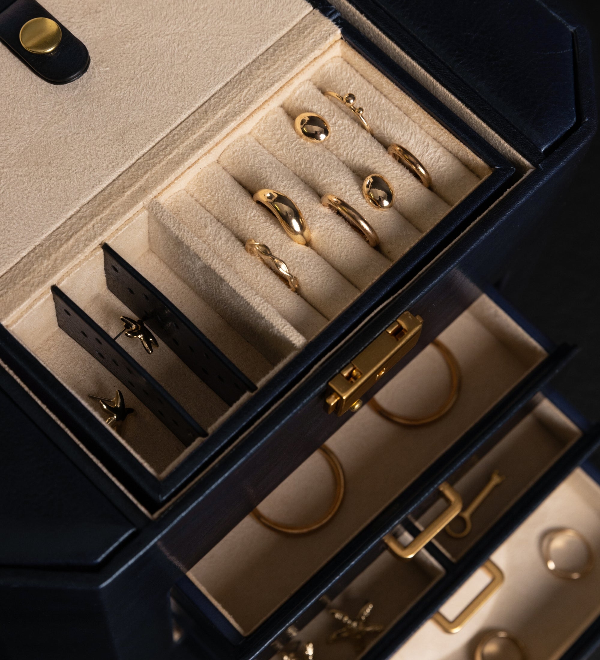 Duża szkatułka na biżuterię ze skóry dla kobiet - A Handful of Dust