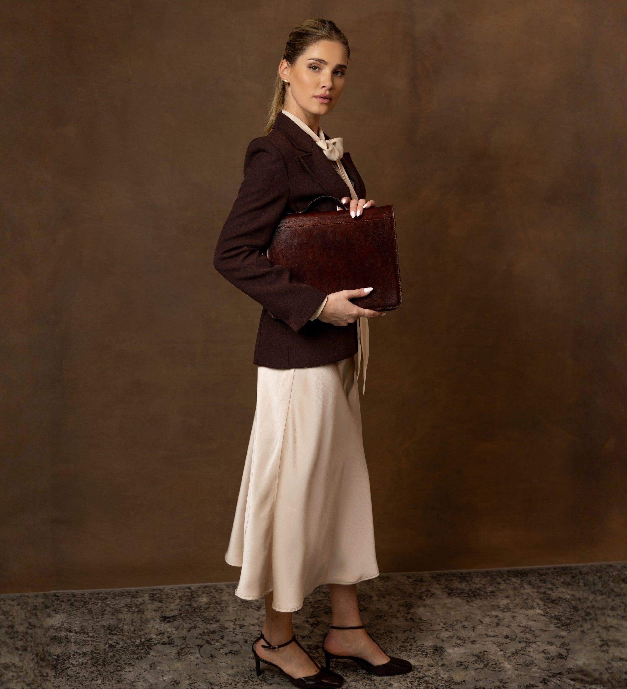 Skórzane damskie etui na dokumenty z segregatorem - Joy in the Morning