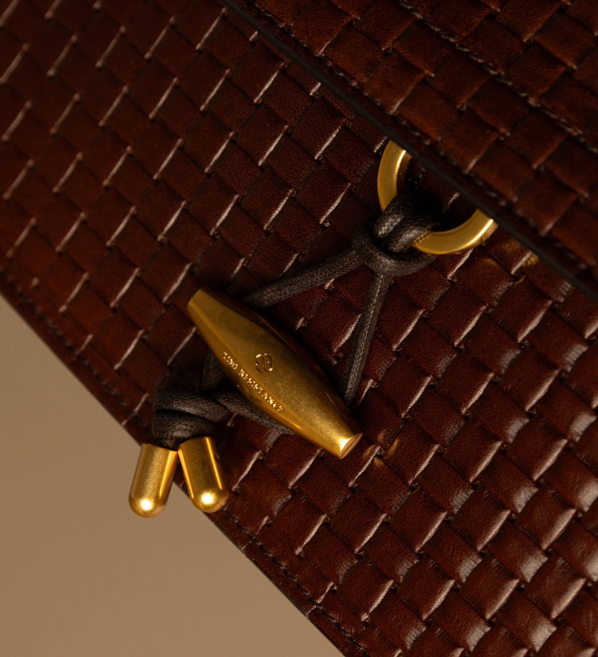 Damska skórzana torebka z klapką - Possession