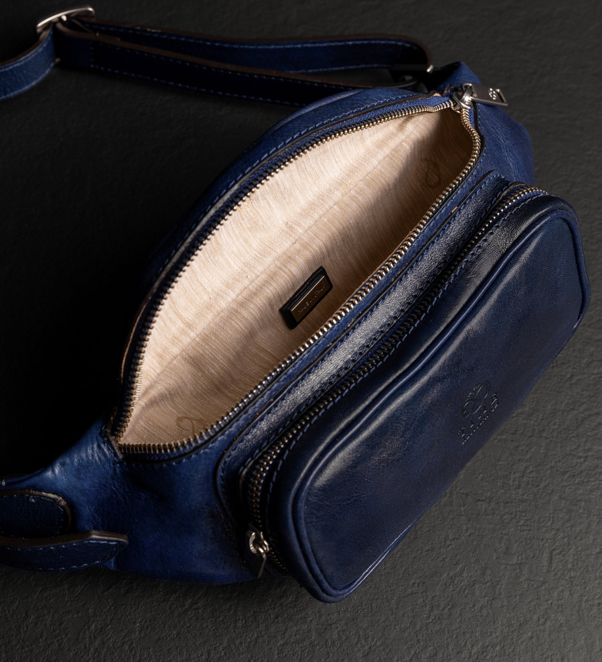 Skórzana torba typu sling nerka - Independent People